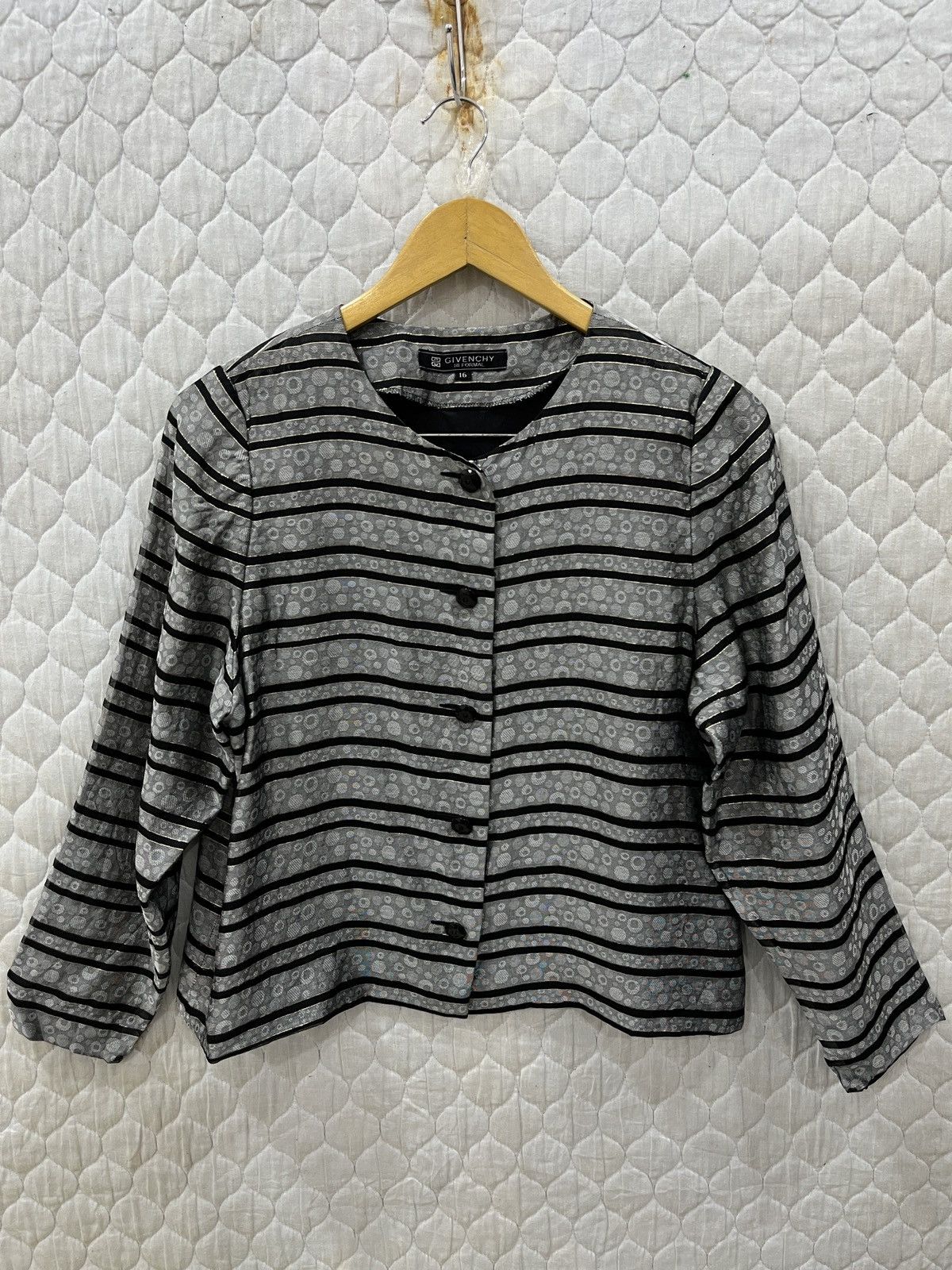 Givenchy (Www). GIVENCHY HI FORMAL SILK BUTTON UP Size M / US 6-8 / IT 42-44 - 1 Thumbnail