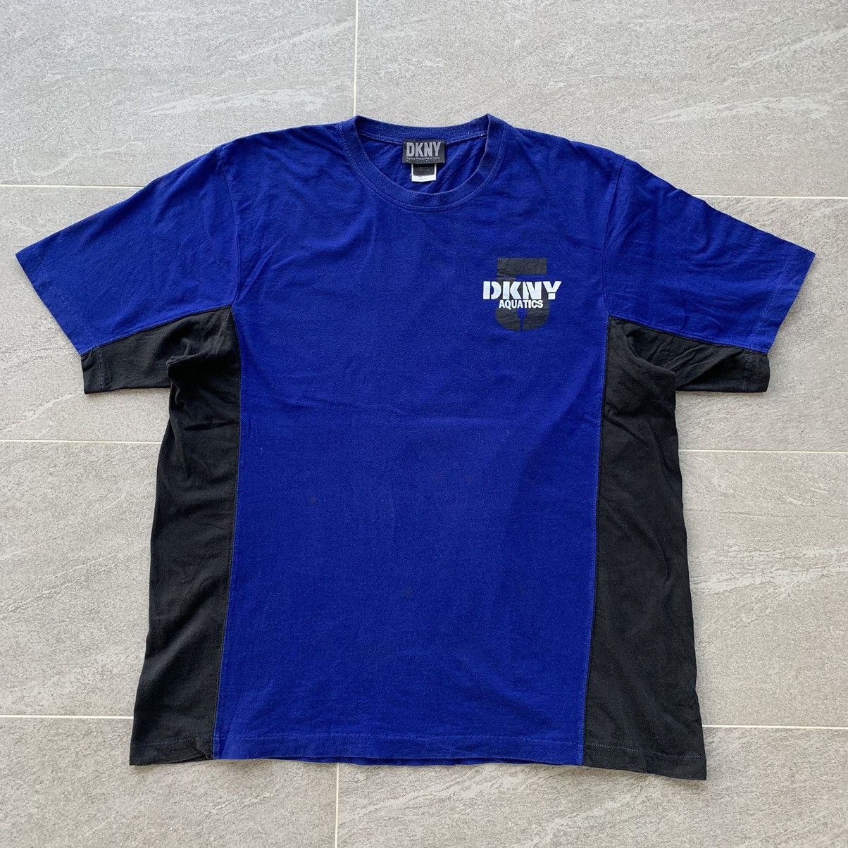 vintage DONNA KARAN NEW YORK t shirt spell out logo..