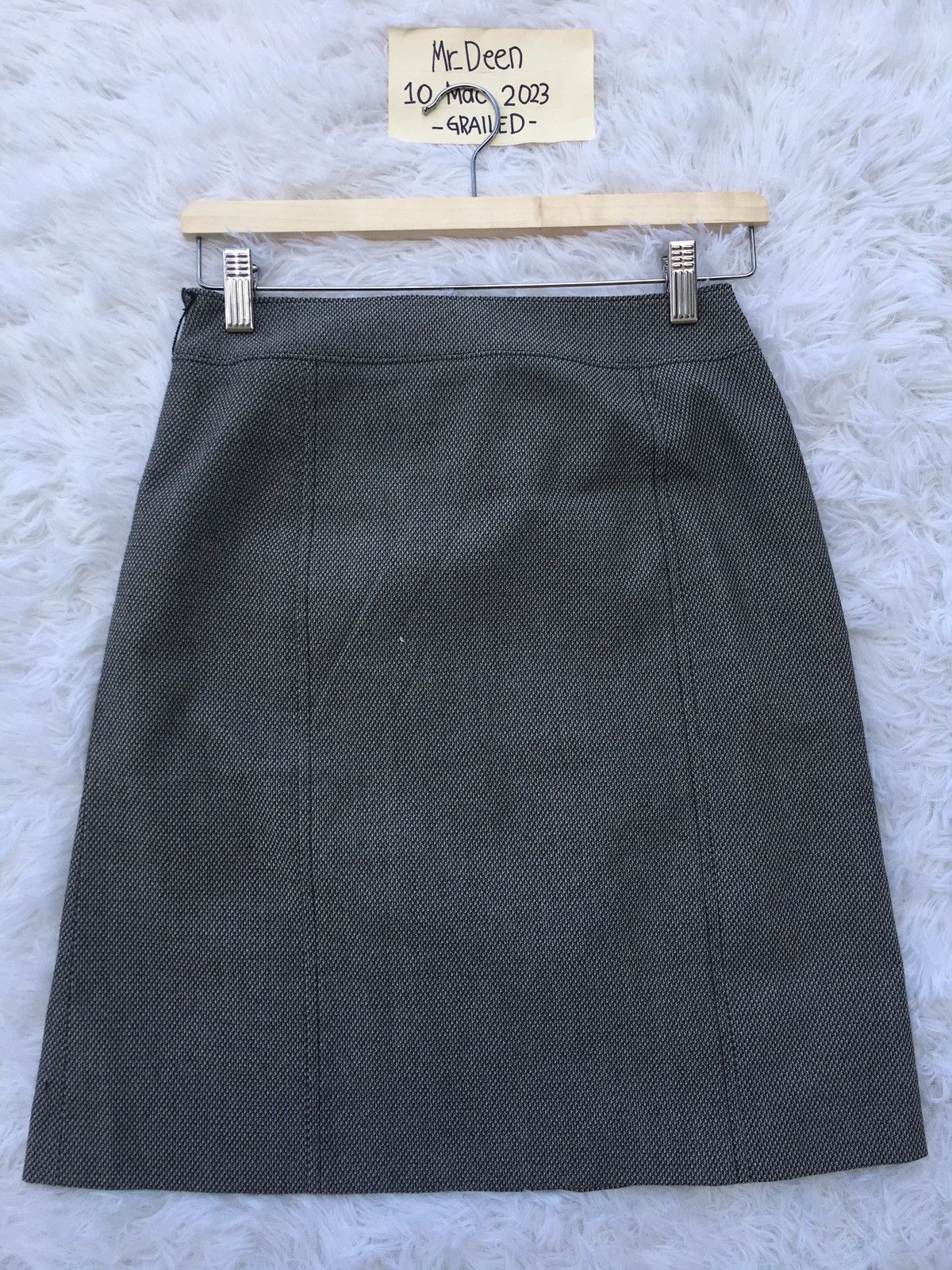Burberry Rare Vintage 90s Burberry Grey Midi Skirt Size 28" / US 6 / IT 42 - 11 Thumbnail
