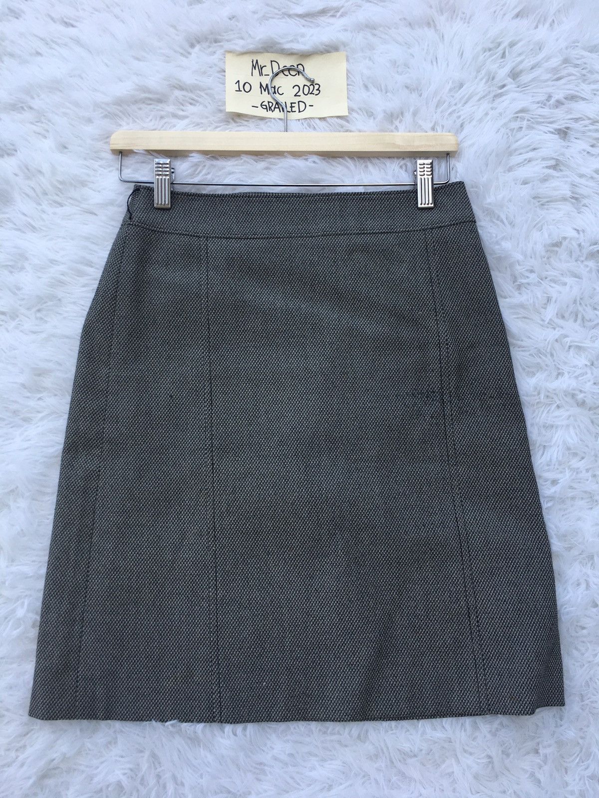 Vintage Rare Vintage 90s Burberry Grey Midi Skirt Size 28" / US 6 / IT 42 - 2 Preview