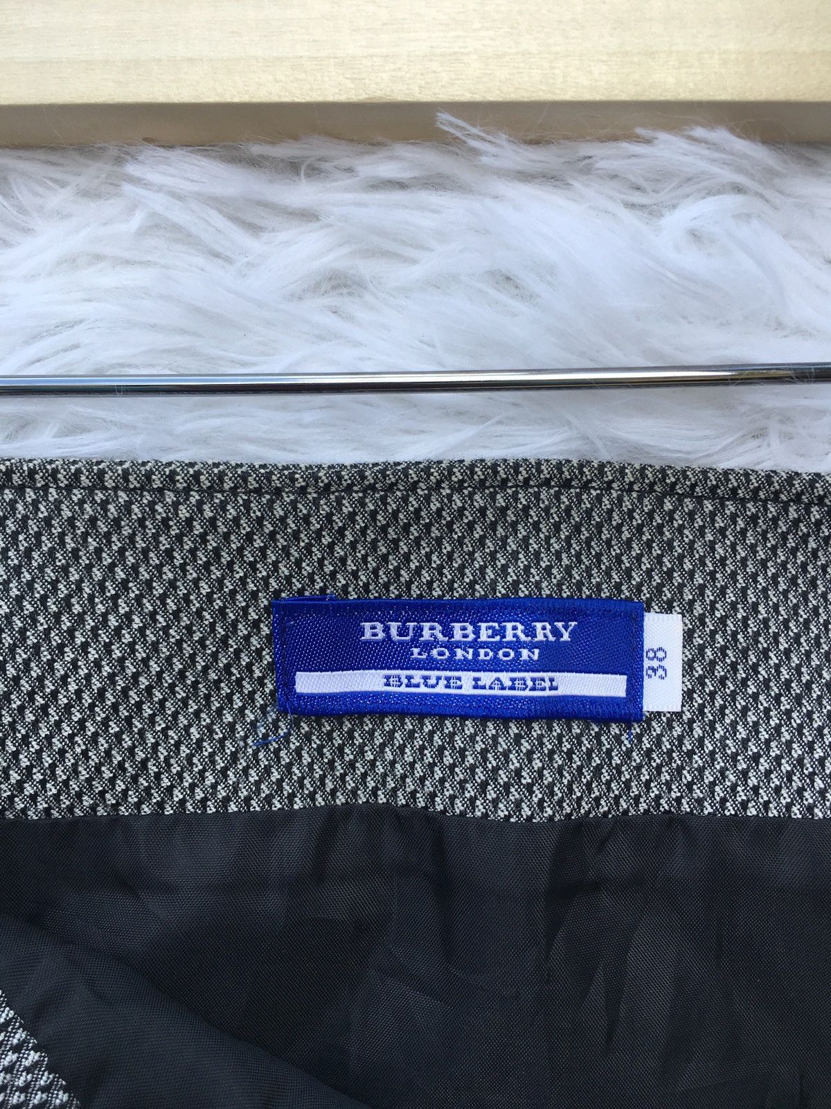 Vintage Rare Vintage 90s Burberry Grey Midi Skirt Size 28" / US 6 / IT 42 - 6 Thumbnail
