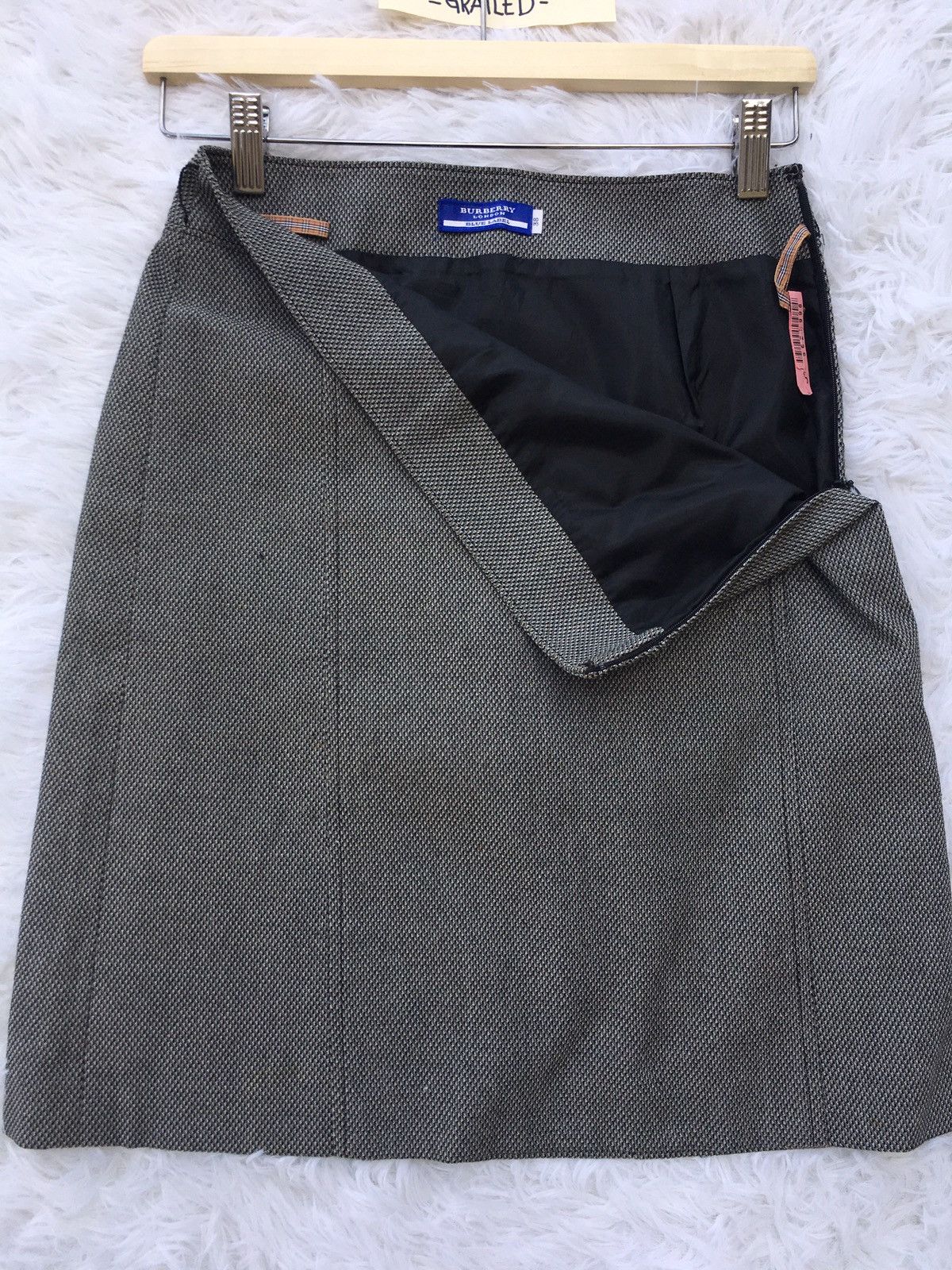 Burberry Rare Vintage 90s Burberry Grey Midi Skirt Size 28" / US 6 / IT 42 - 1 Thumbnail