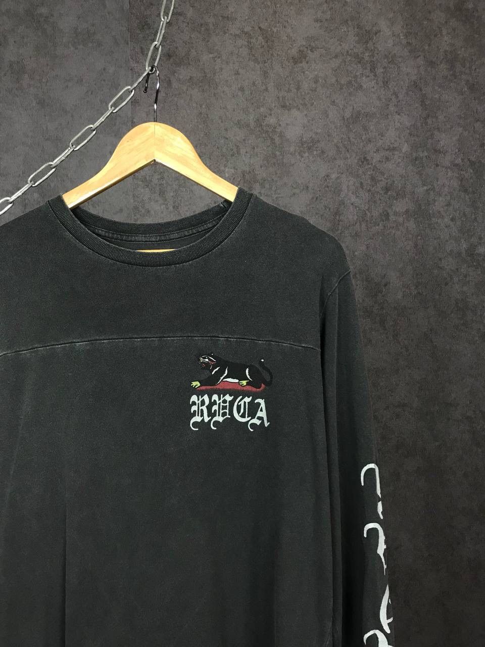 RVCA RVCA skulls luxury pigment dye overprinted longsleeve Size US S / EU 44-46 / 1 - 3 Thumbnail