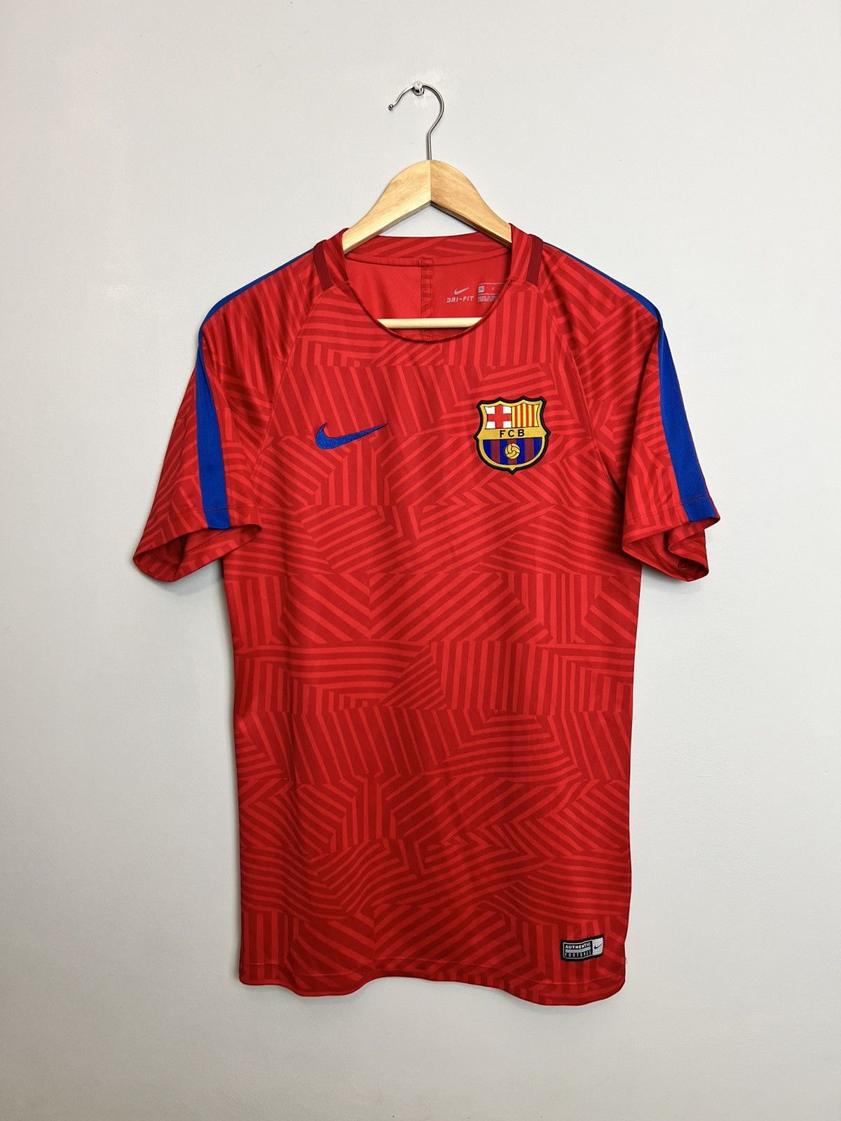 Nike Rare Vintage FC Barcelona Y2K Red Jersey Nike Swoosh Soccer Size US S / EU 44-46 / 1 - 1 Thumbnail