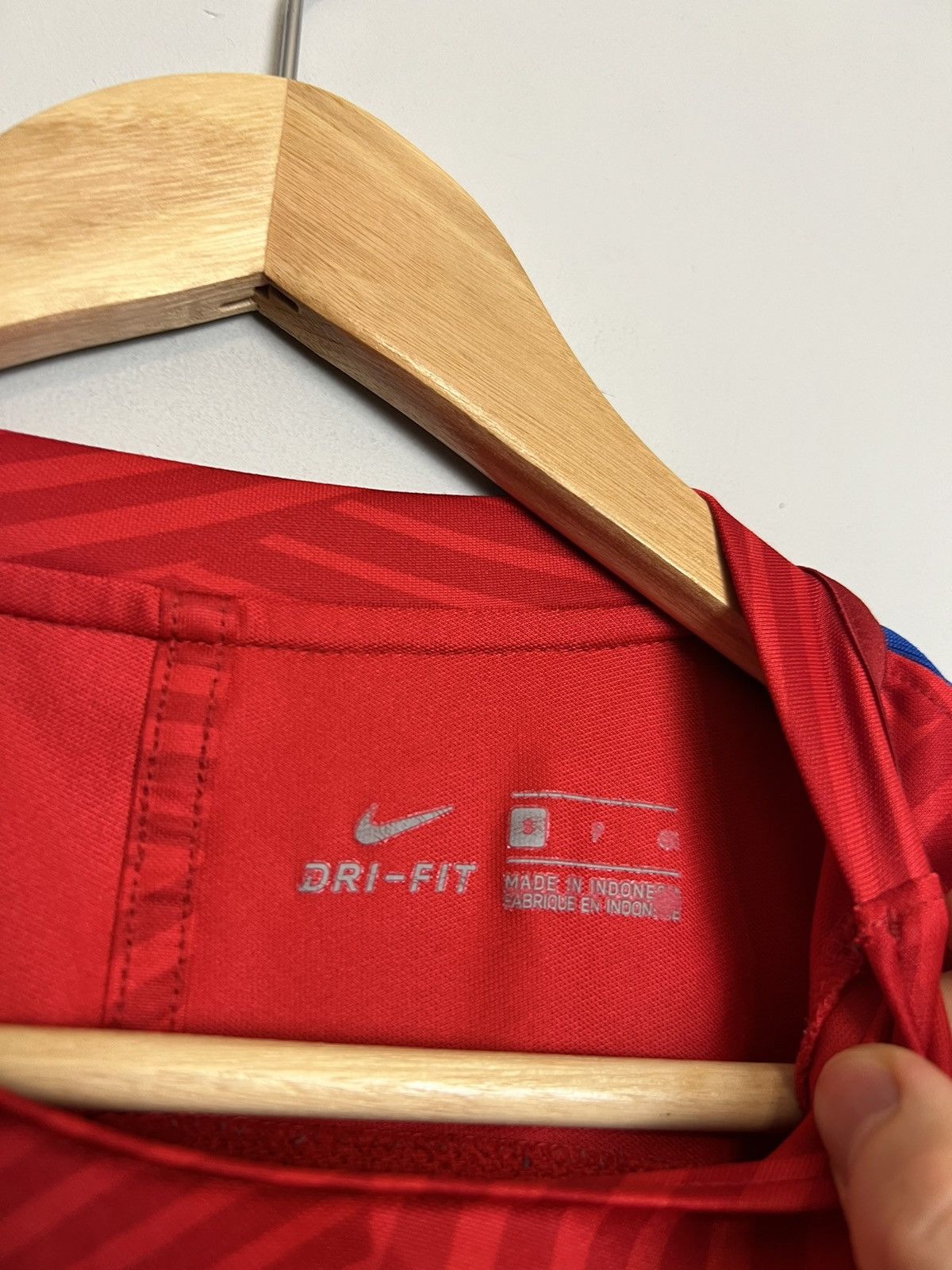 Nike Rare Vintage FC Barcelona Y2K Red Jersey Nike Swoosh Soccer Size US S / EU 44-46 / 1 - 4 Thumbnail