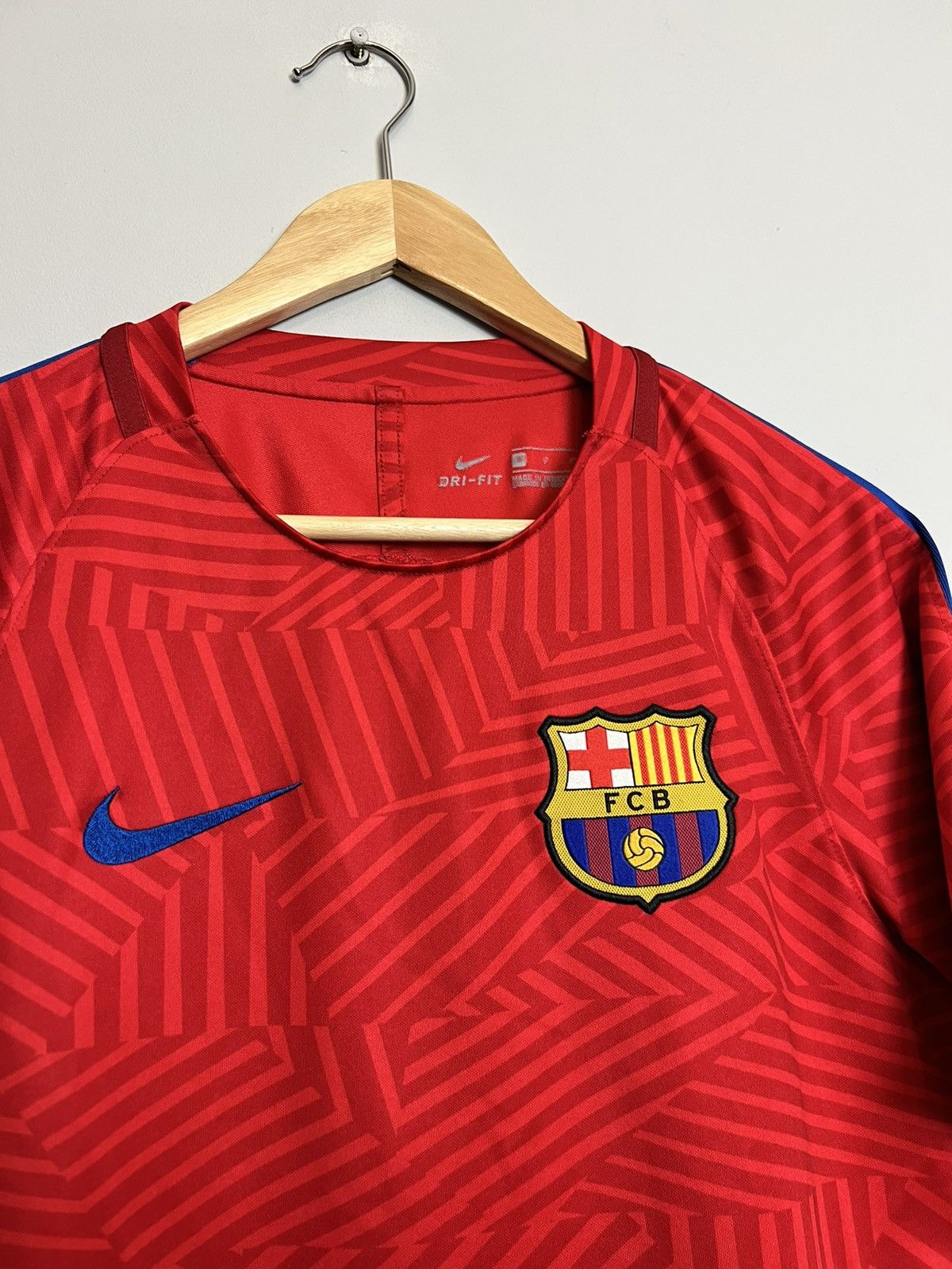 Nike Rare Vintage FC Barcelona Y2K Red Jersey Nike Swoosh Soccer Size US S / EU 44-46 / 1 - 3 Thumbnail
