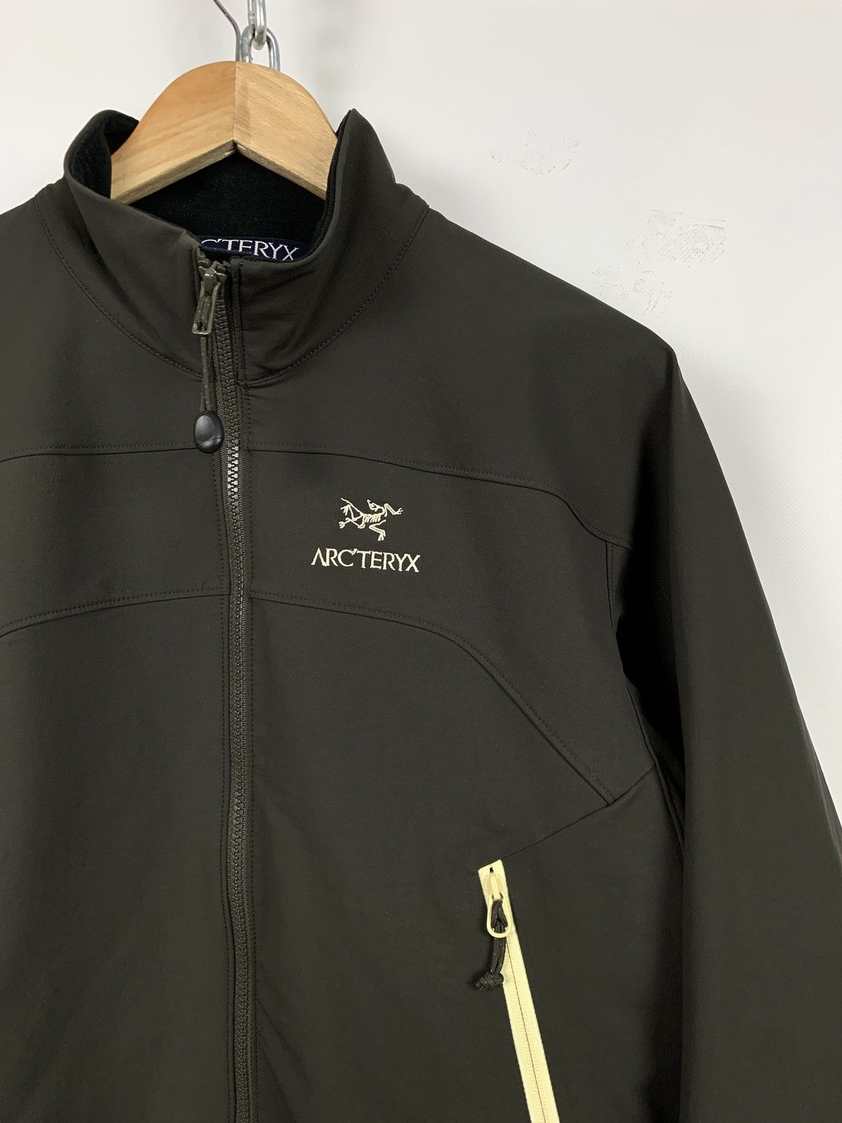 Arc'teryx Vintage Arcteryx Women’s Softshell Khaki Jacket Size L / US 10 / IT 46 - 4 Thumbnail