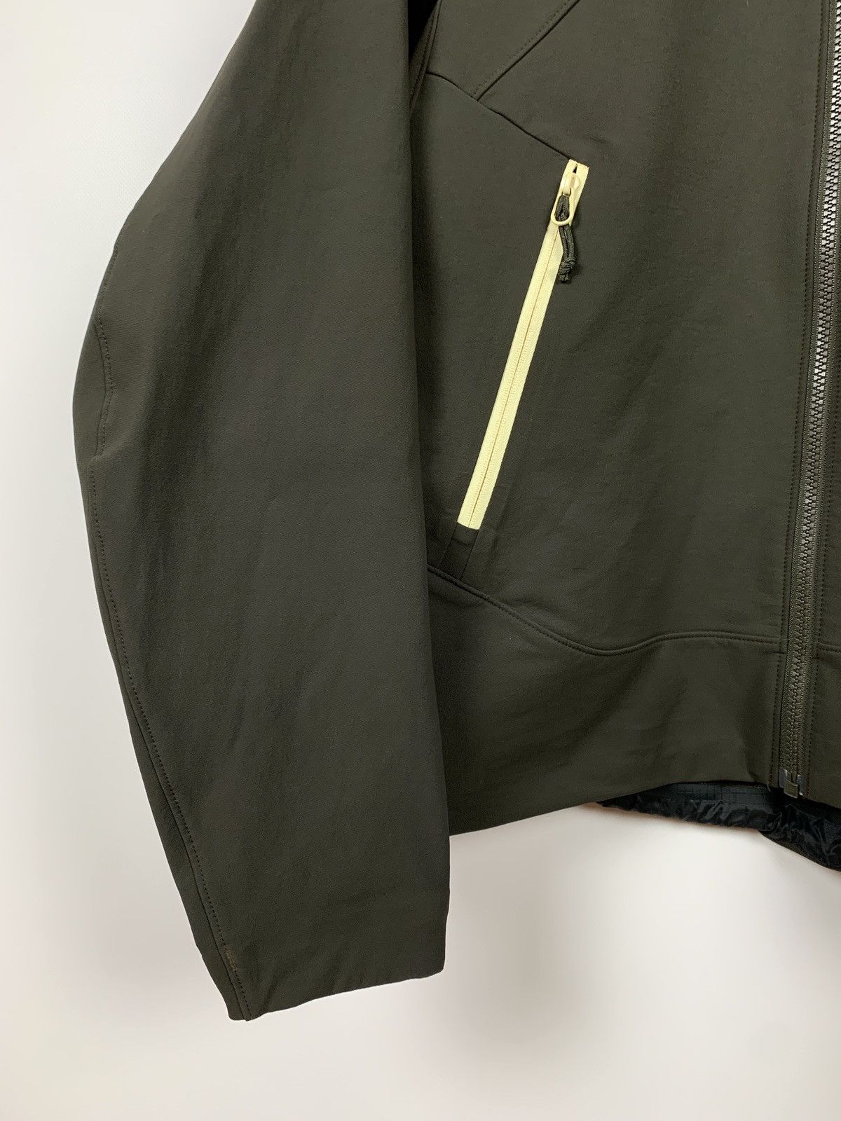 Arc'teryx Vintage Arcteryx Women’s Softshell Khaki Jacket Size L / US 10 / IT 46 - 7 Thumbnail