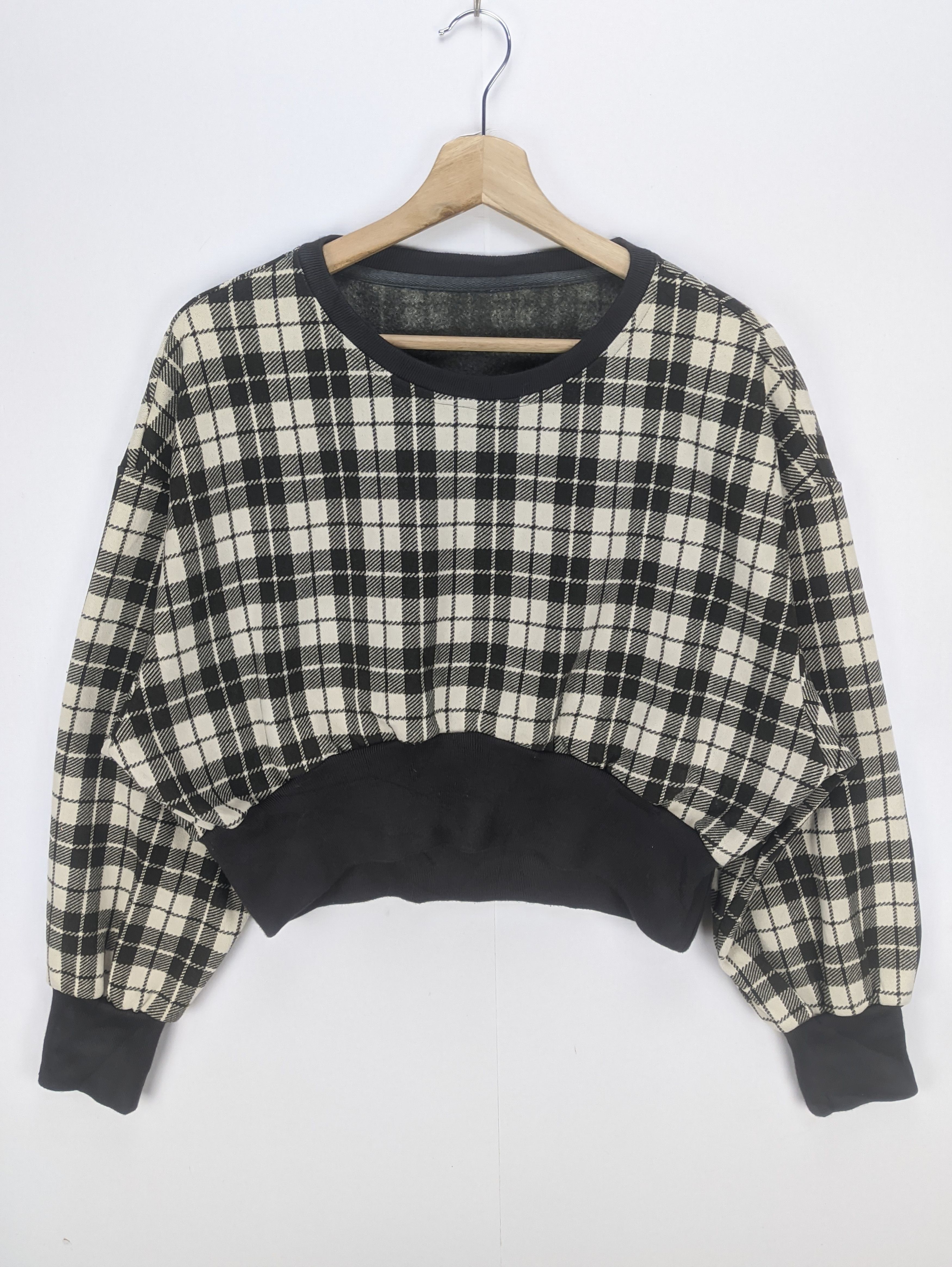 image of Urban Stealscropped Sweatshirt By Amo's Law in Green White, Women's (Size Medium)