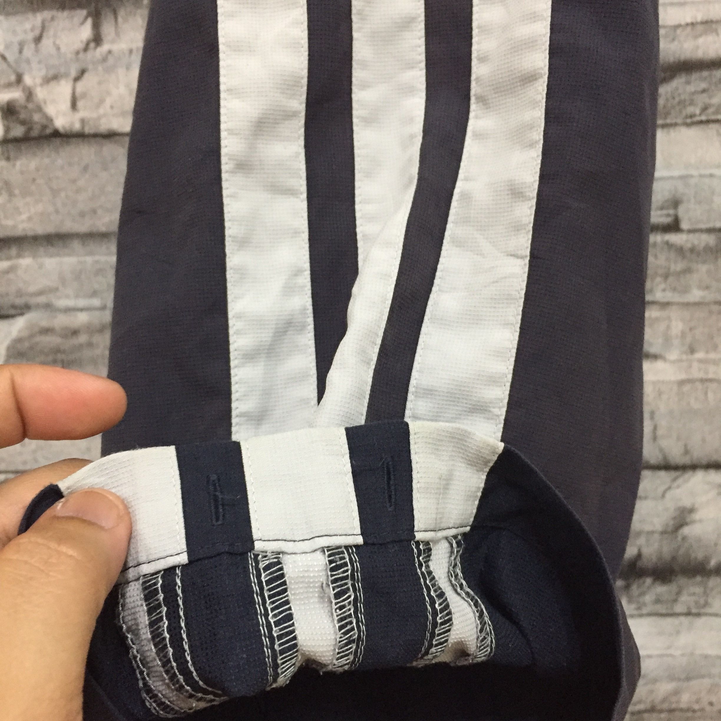 Adidas Adidas track pants embroidered size 32 (W 30-36) dark blue Size US 32 / EU 48 - 10 Thumbnail