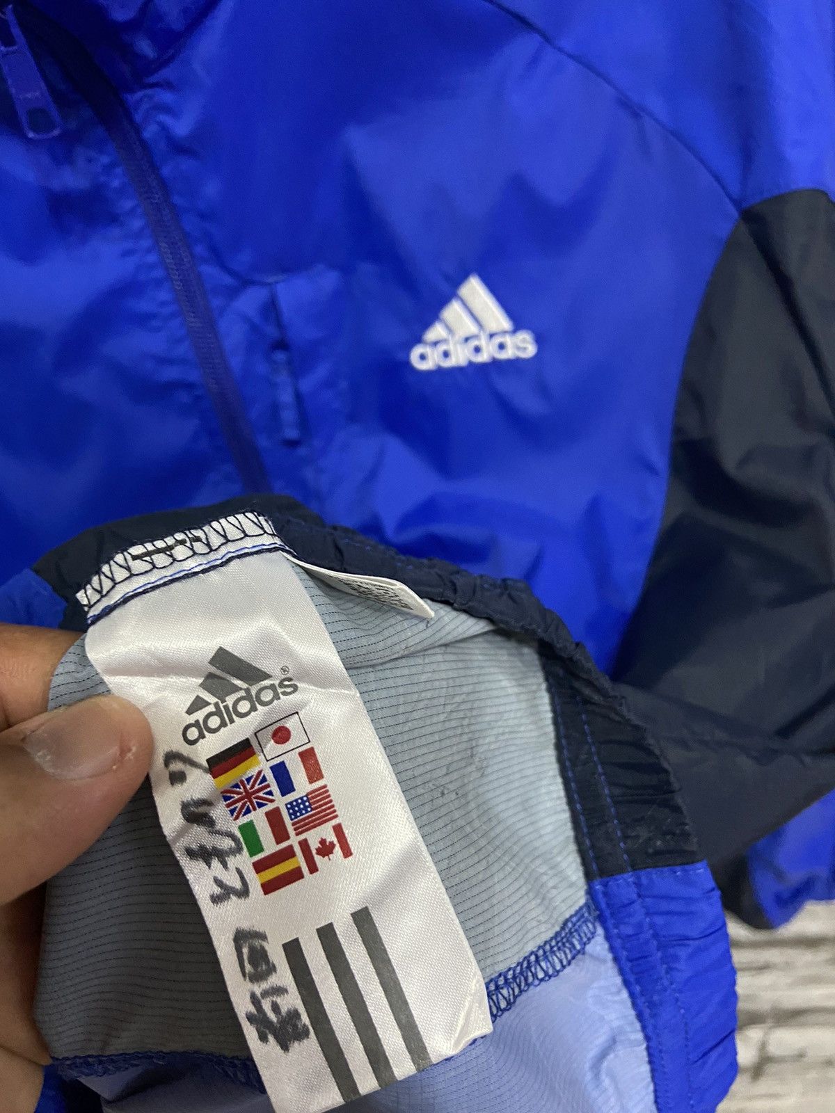 Adidas Vintage Adidas Jacket small logo embroidered fit M Size US M / EU 48-50 / 2 - 7 Thumbnail