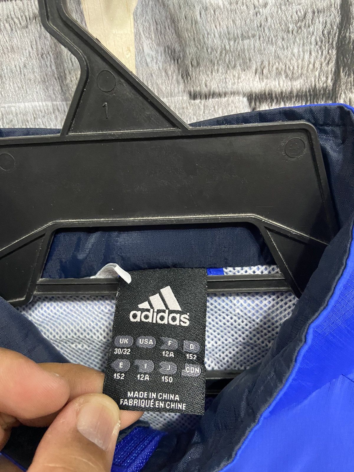 Adidas Vintage Adidas Jacket small logo embroidered fit M Size US M / EU 48-50 / 2 - 4 Thumbnail