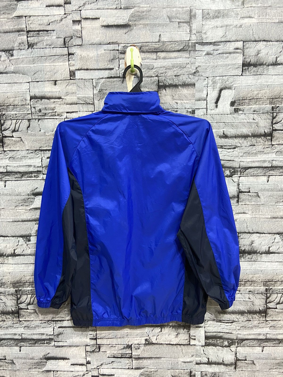 Adidas Vintage Adidas Jacket small logo embroidered fit M Size US M / EU 48-50 / 2 - 8 Thumbnail