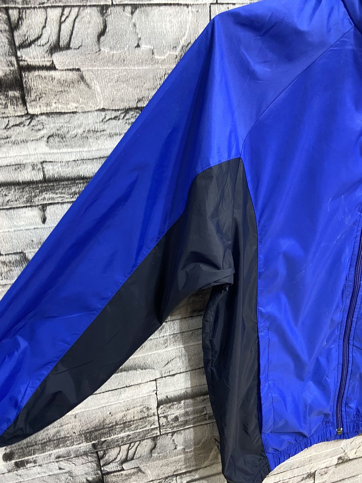 Adidas Vintage Adidas Jacket small logo embroidered fit M Size US M / EU 48-50 / 2 - 5 Thumbnail