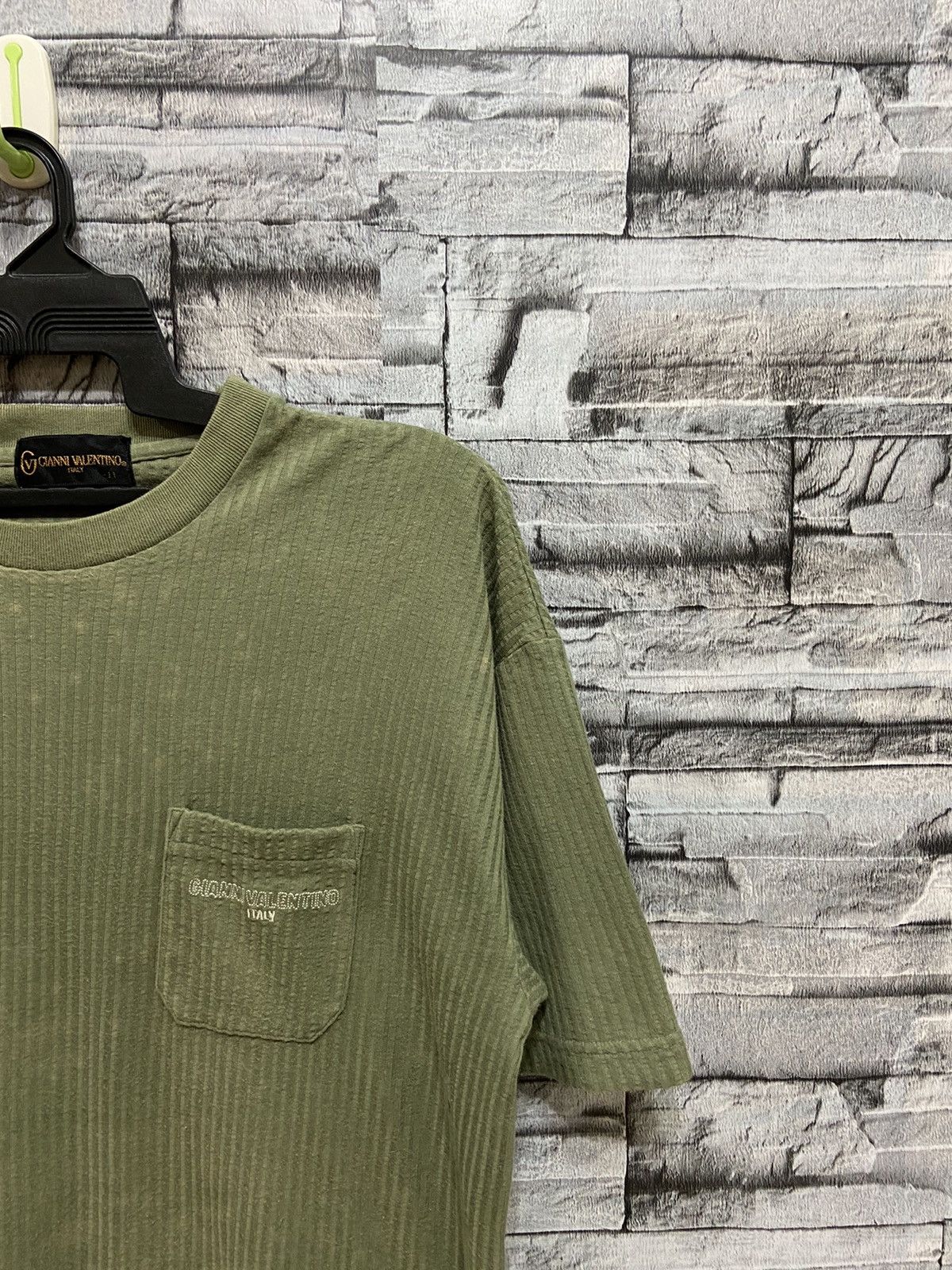 Valentino Vintage Gianni Valentino t shirt small logo fit L Size US L / EU 52-54 / 3 - 5 Thumbnail