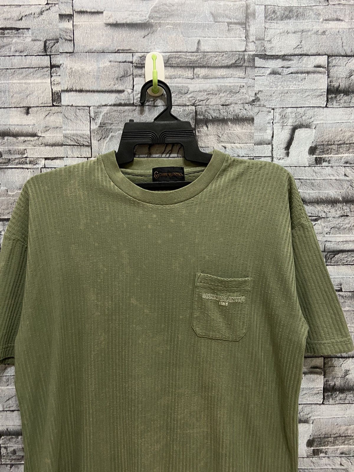 Valentino Vintage Gianni Valentino t shirt small logo fit L Size US L / EU 52-54 / 3 - 3 Thumbnail