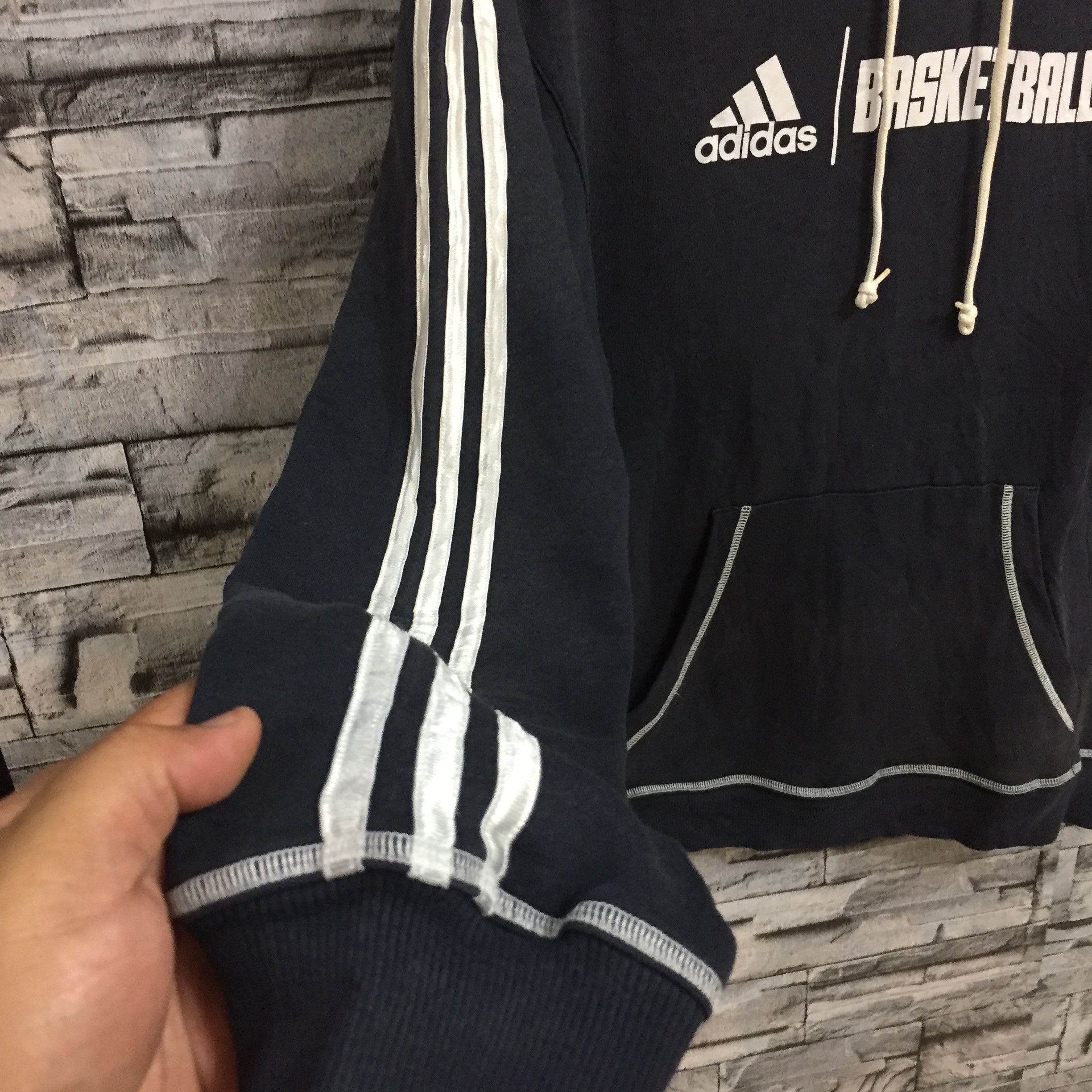 Adidas Vintage Adidas hoodie stripe Basketball equipment logo Size US M / EU 48-50 / 2 - 5 Thumbnail