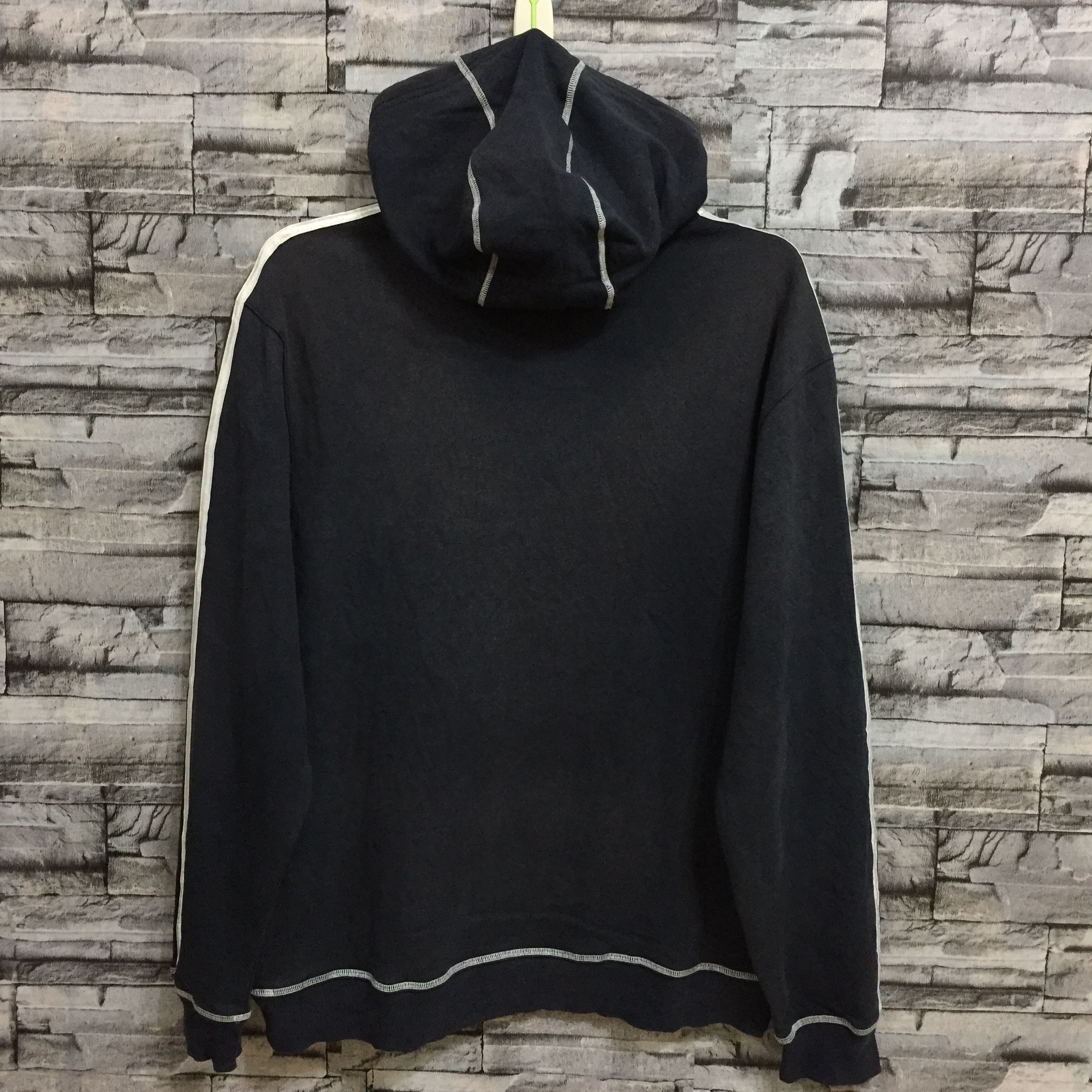 Adidas Vintage Adidas hoodie stripe Basketball equipment logo Size US M / EU 48-50 / 2 - 7 Thumbnail