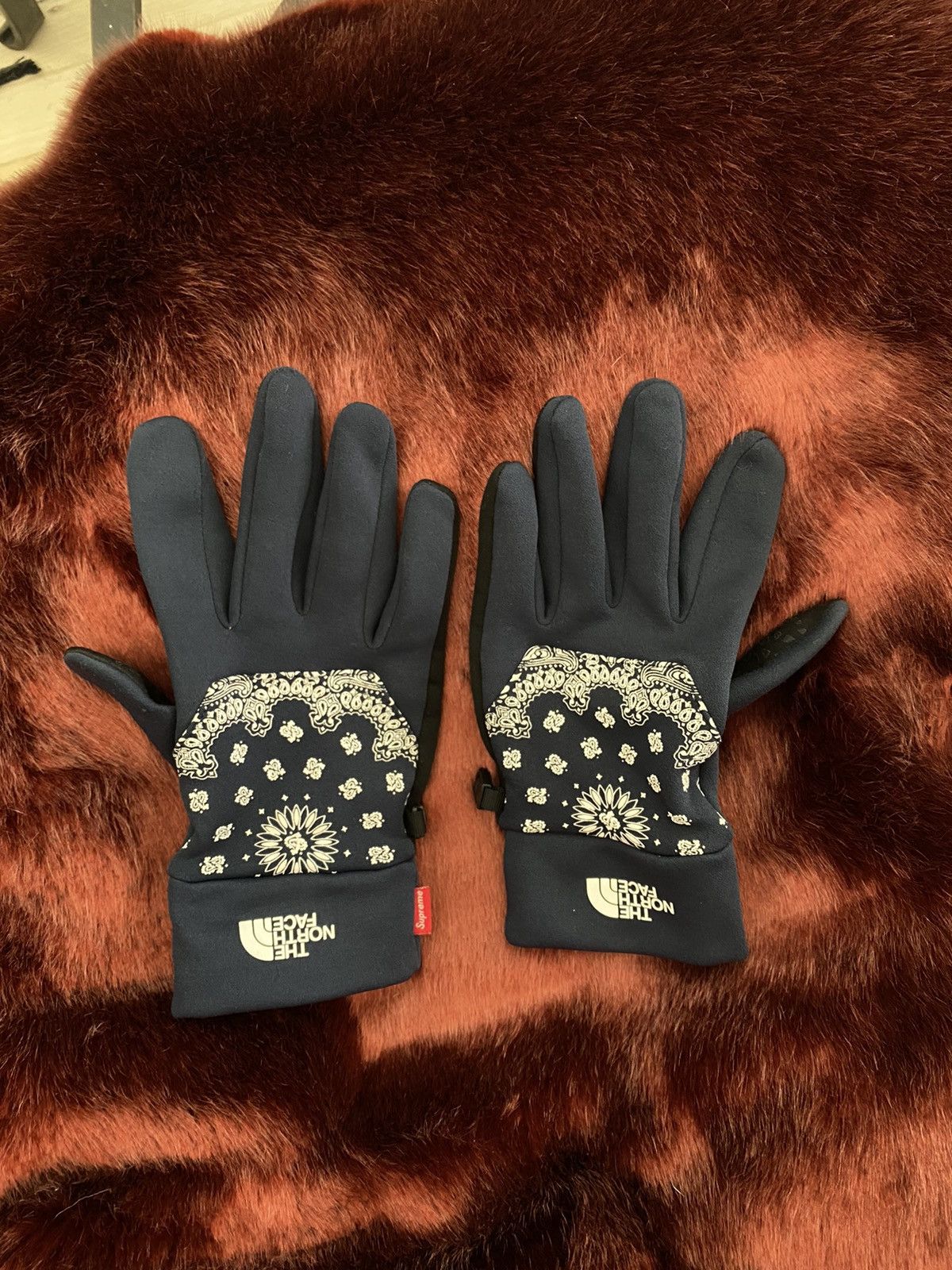 Supreme Supreme X The North Face Bandana gloves Large | Grailed