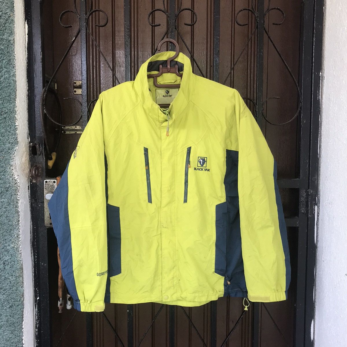 BLACKYAK Black Yak Trekking Outerwear With Goretex Jacket Size US L / EU 52-54 / 3 - 1 Thumbnail