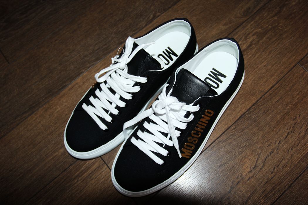 Moschino BNWT AW22 MOSCHINO CANVAS SNEAKERS WITH METAL LOGO 40 ...