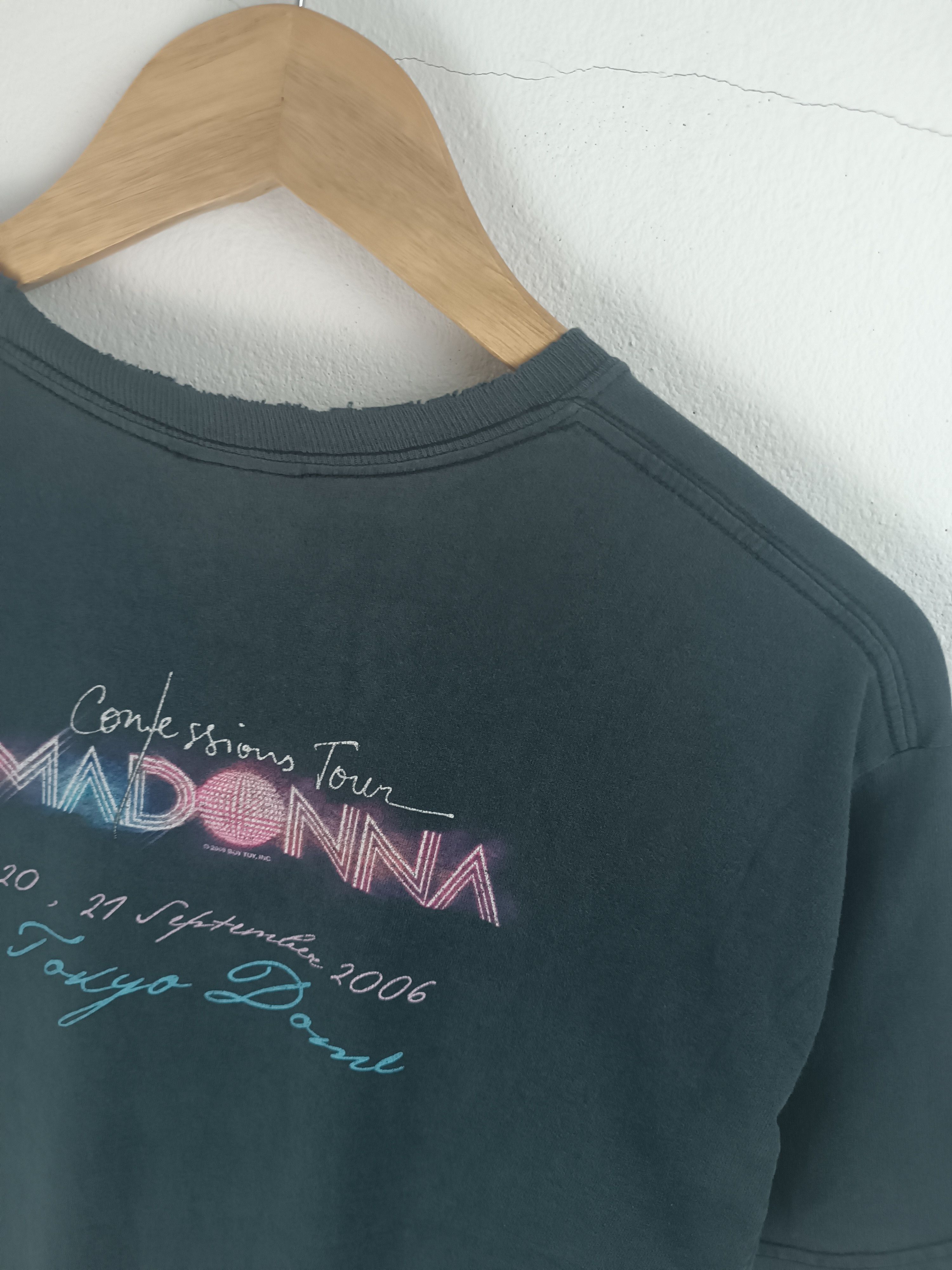 Band Tees THRASH FADED VINTAGE '06 MADONNA TOUR (britney billie janet) Size US M / EU 48-50 / 2 - 14 Thumbnail