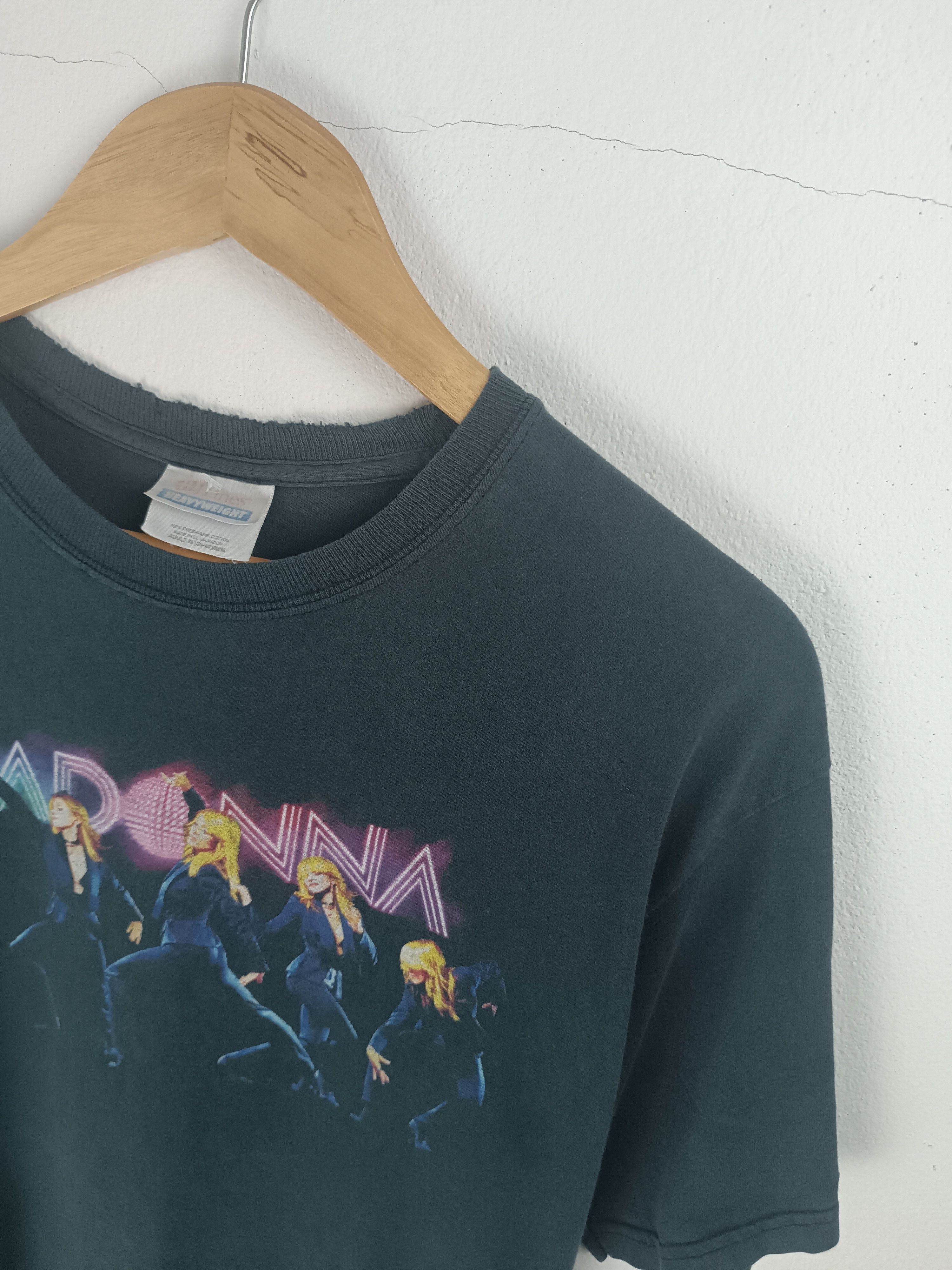Band Tees THRASH FADED VINTAGE '06 MADONNA TOUR (britney billie janet) Size US M / EU 48-50 / 2 - 9 Thumbnail