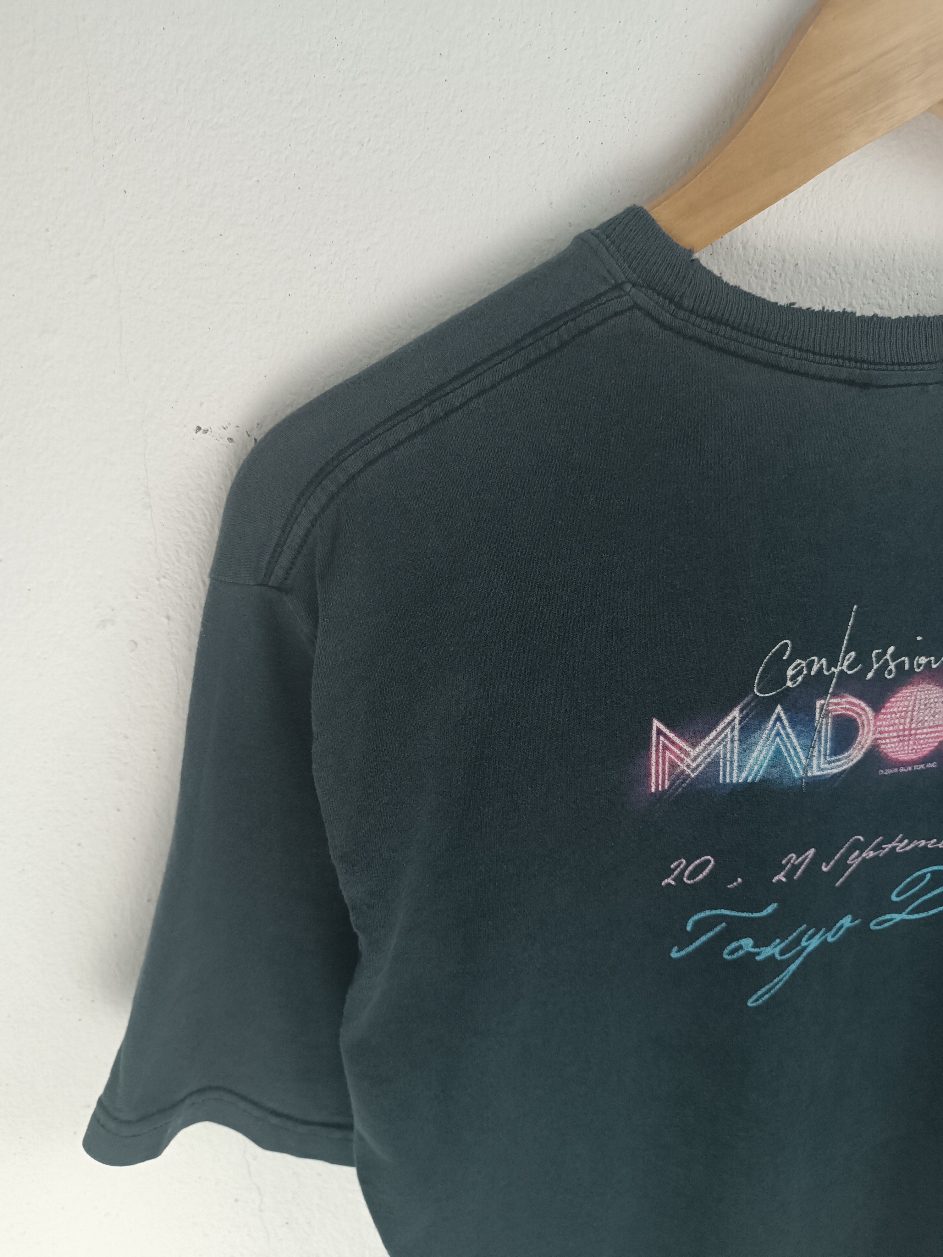 Band Tees THRASH FADED VINTAGE '06 MADONNA TOUR (britney billie janet) Size US M / EU 48-50 / 2 - 13 Thumbnail