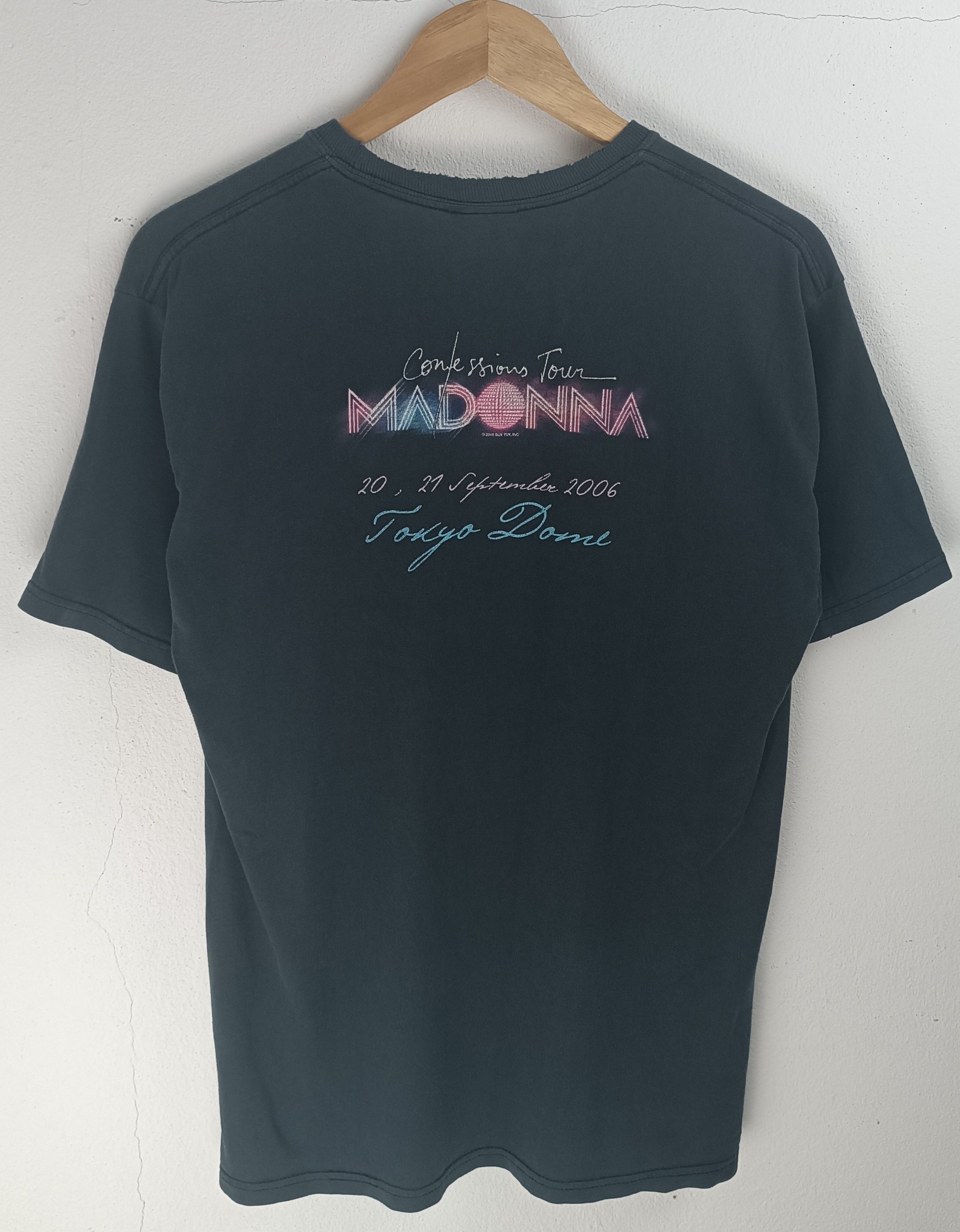 Band Tees THRASH FADED VINTAGE '06 MADONNA TOUR (britney billie janet) Size US M / EU 48-50 / 2 - 4 Thumbnail