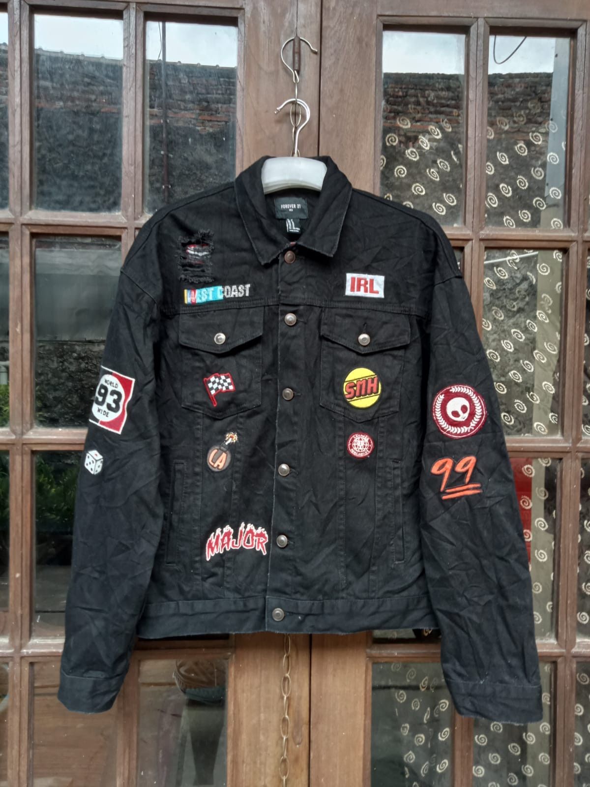 Forever 21 Rare item Forever 21 Patch Denim Jacket Mens Size US M / EU 48-50 / 2 - 1 Thumbnail