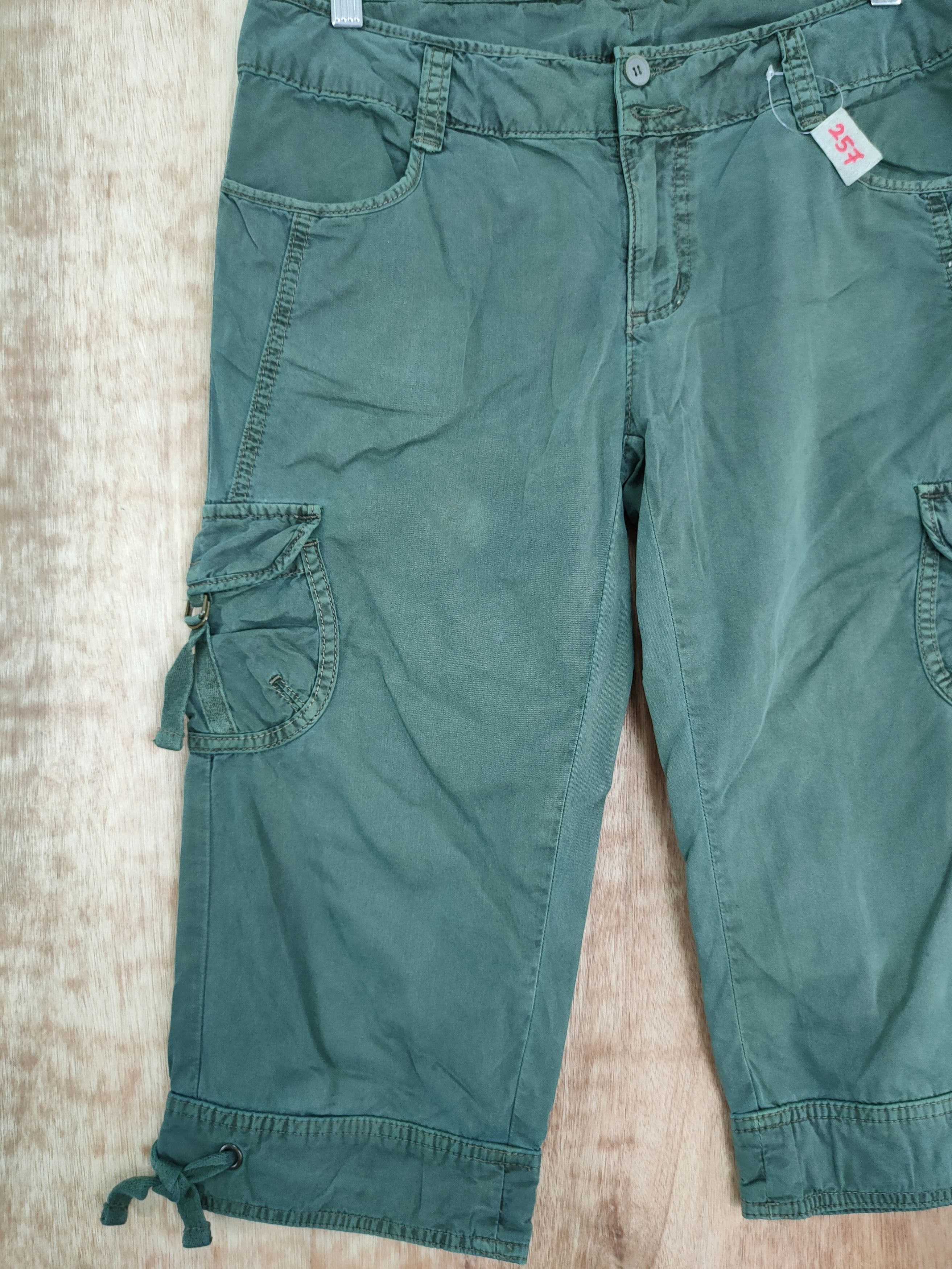 Japanese Brand × Uniqlo Uniqlo 3/4 short cargo pants Size US 27 - 3 Thumbnail
