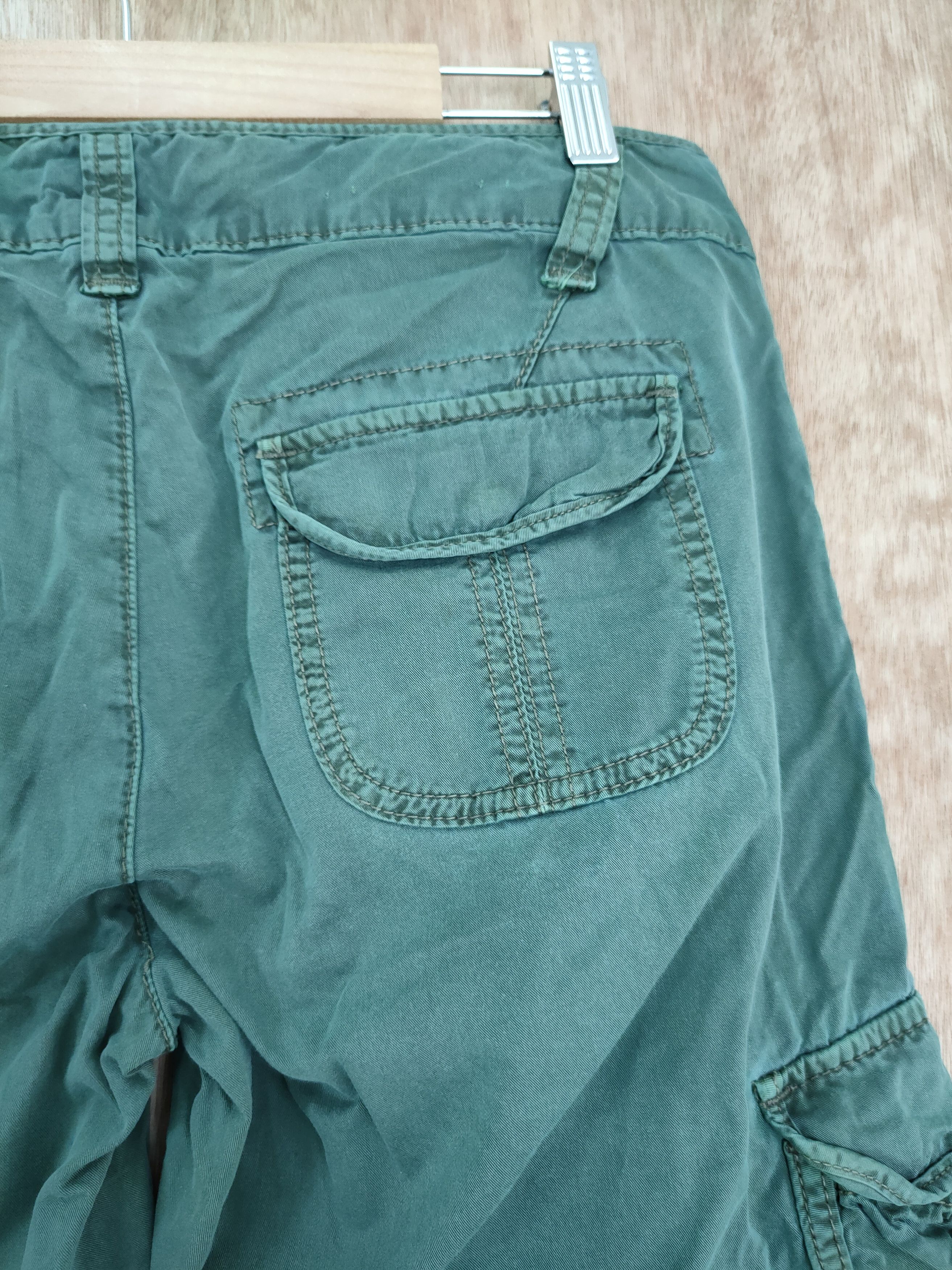 Japanese Brand × Uniqlo Uniqlo 3/4 short cargo pants Size US 27 - 5 Thumbnail