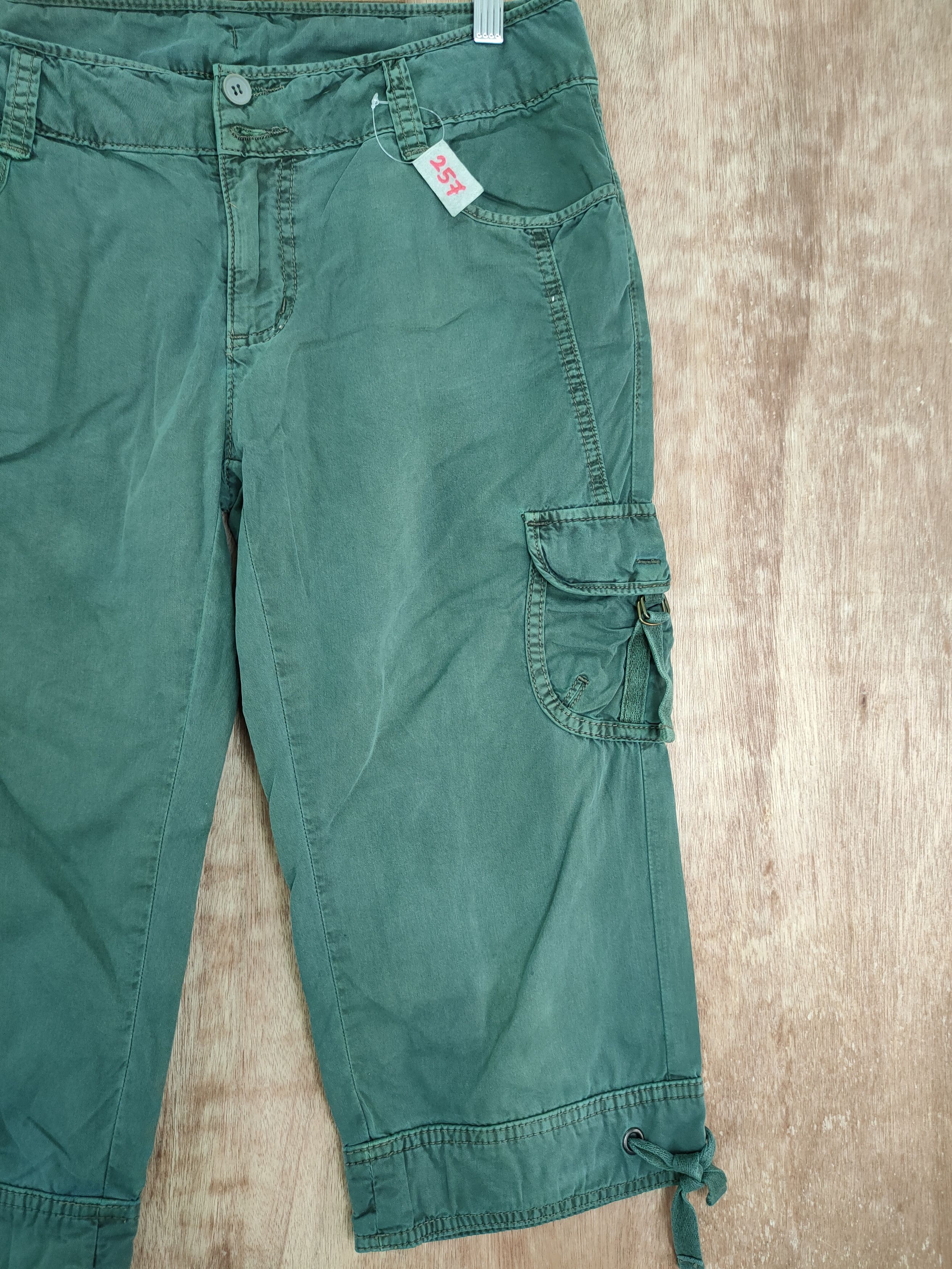 Japanese Brand × Uniqlo Uniqlo 3/4 short cargo pants Size US 27 - 2 Thumbnail