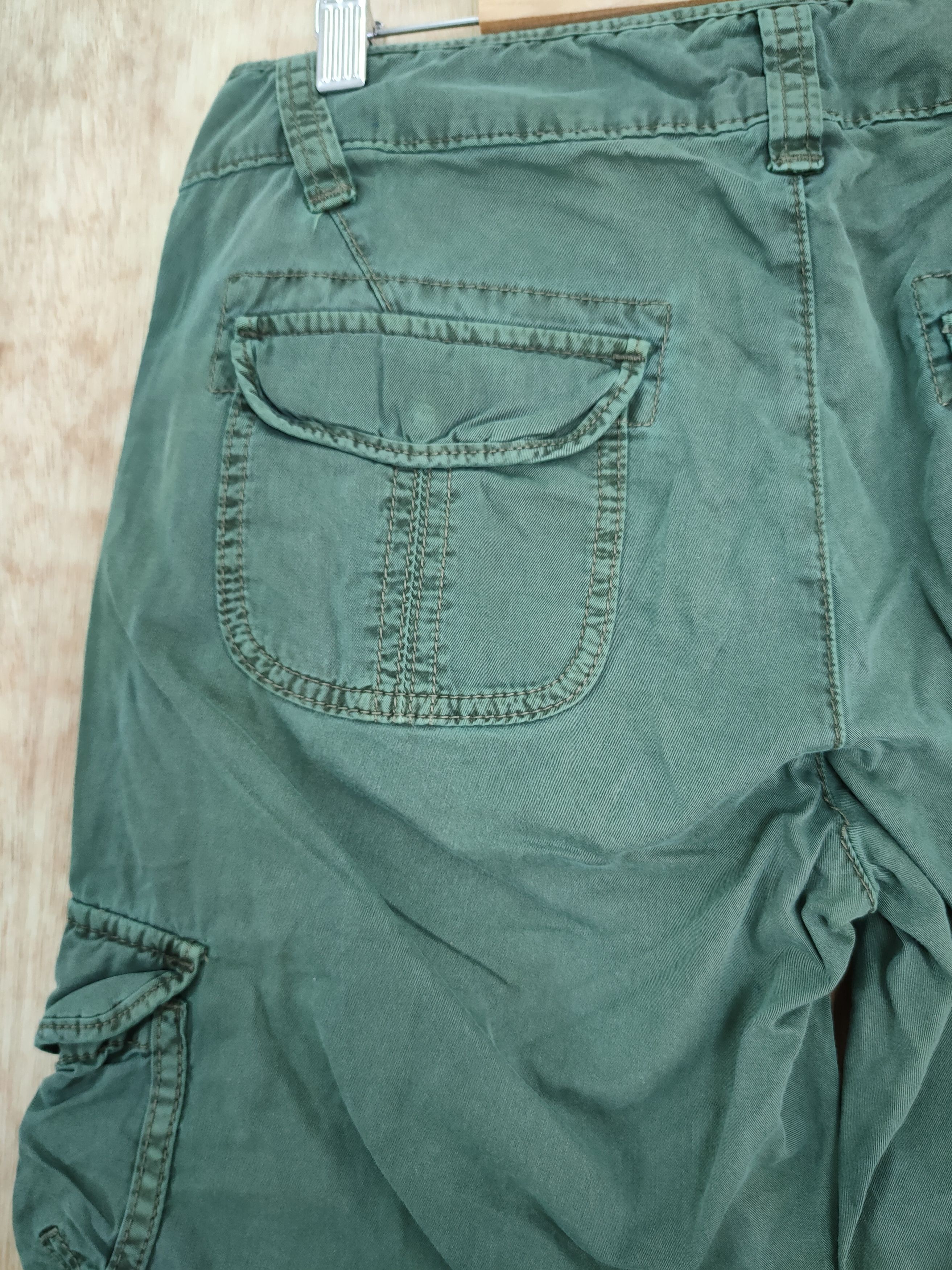 Japanese Brand × Uniqlo Uniqlo 3/4 short cargo pants Size US 27 - 6 Thumbnail