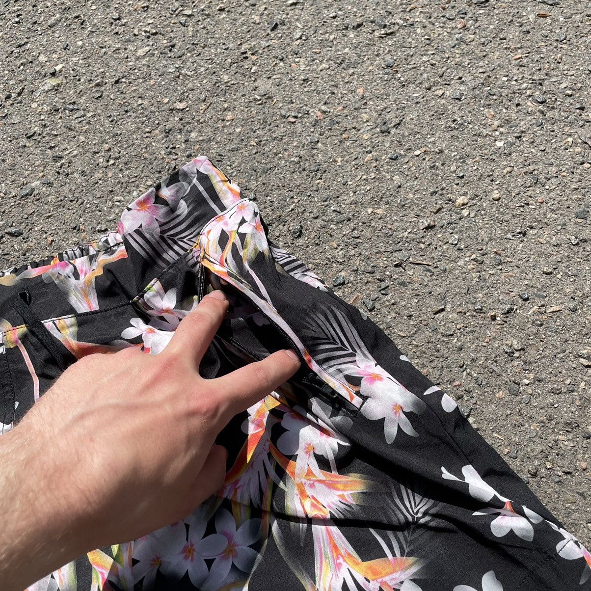 Beauty Beast Vintage 90s Art Streetwear Shorts Summer Kanye Travis Style Size US 34 / EU 50 - 5 Thumbnail