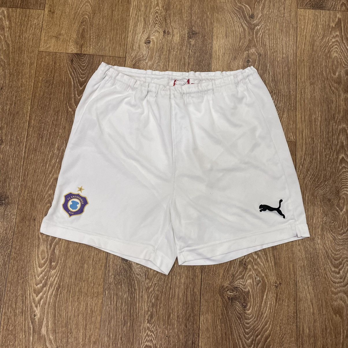Vintage Vintage 90s Puma Shorts Streetwear Y2K Baggy White Logo 34 Size US 34 / EU 50 - 1 Thumbnail