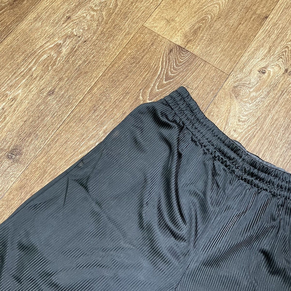 Vintage Vintage Y2K Baggy Shorts Streetwear Skate Black Faded 30 Size US 30 / EU 46 - 4 Thumbnail