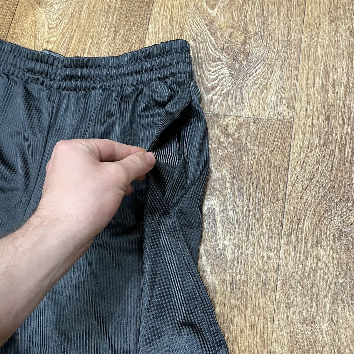 Vintage Vintage Y2K Baggy Shorts Streetwear Skate Black Faded 30 Size US 30 / EU 46 - 3 Thumbnail