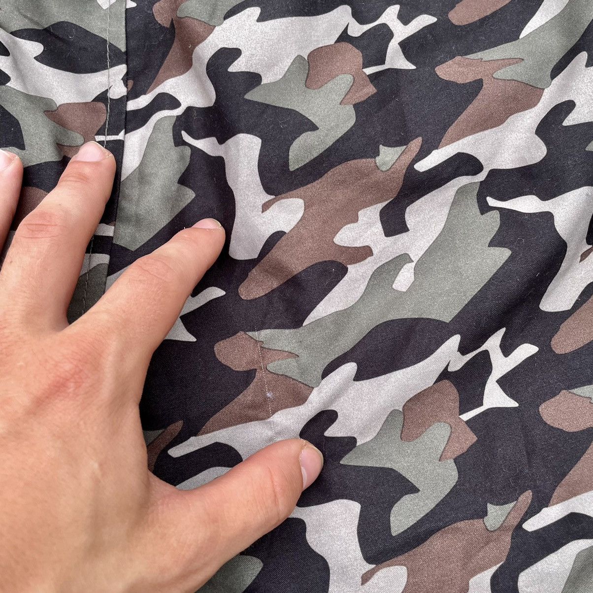 Vintage Vintage Y2K Camo Shorts Baggy Streetwear Skate Faded Logo 30 Size US 30 / EU 46 - 7 Thumbnail