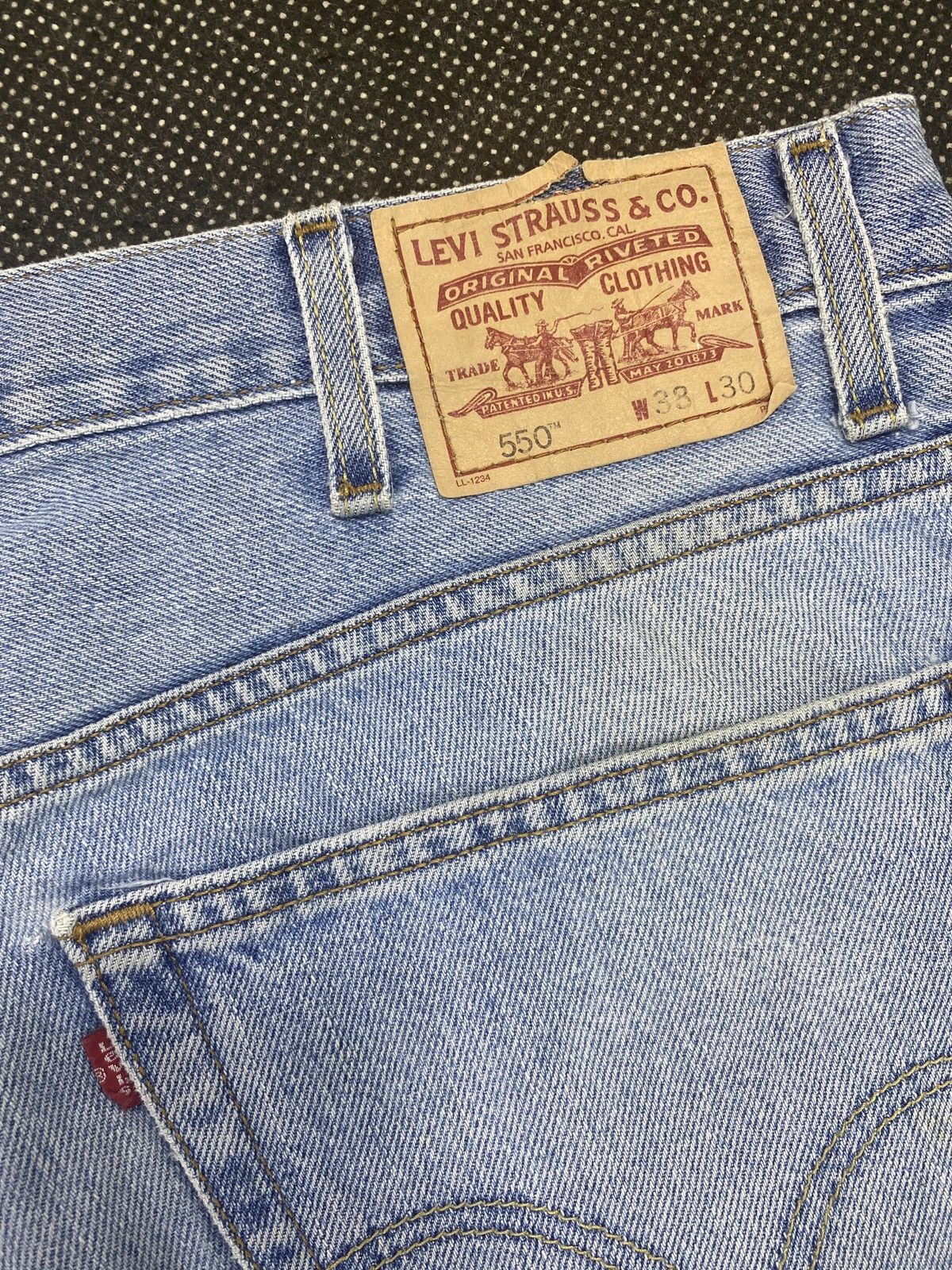 Levi's VINTAGE LEVIS 550 BLUE WASH JEANS-J468 Size US 39 - 11 Thumbnail