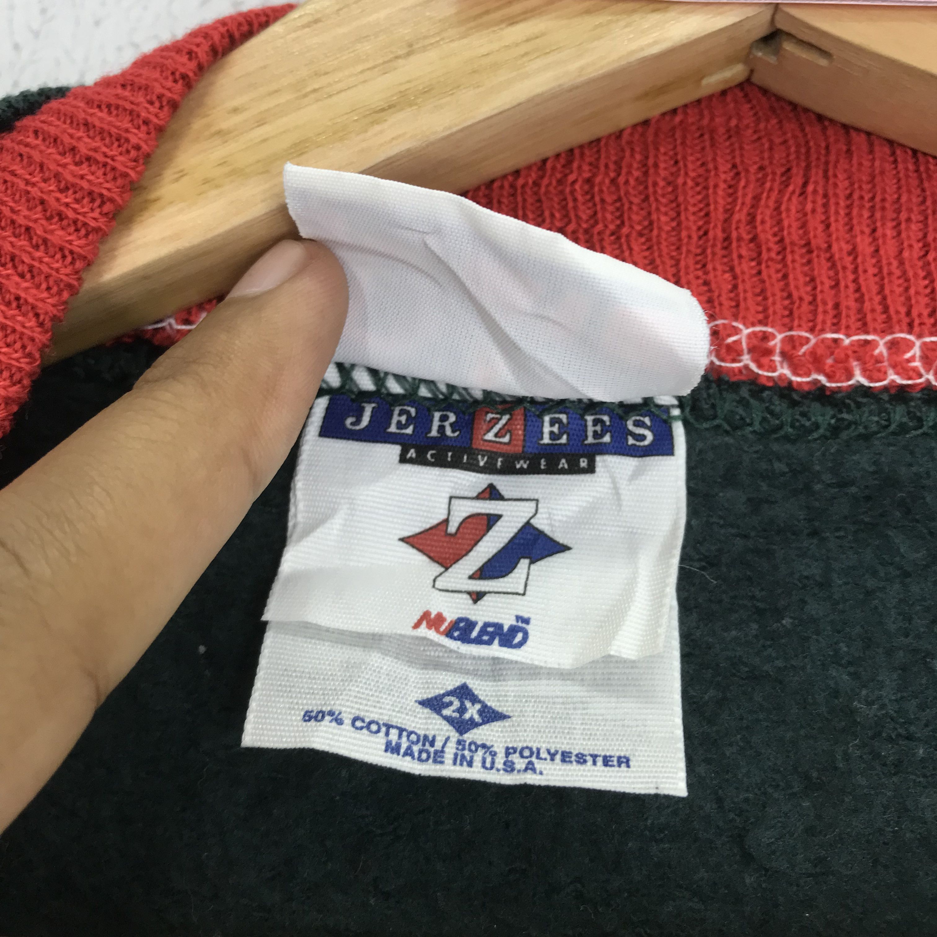 Arts & Science Vintage Cardinal Birds Winter Graphics Sweater Bird House Size US XL / EU 56 / 4 - 9 Thumbnail