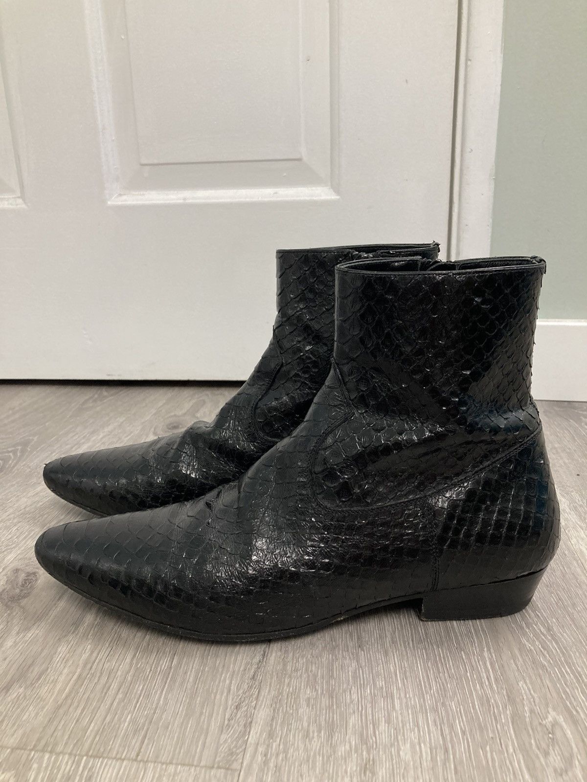 YSL Devon 30 Chelsea Boot wyatt chelsea boots in smooth leather in Black | Saint  main image 2