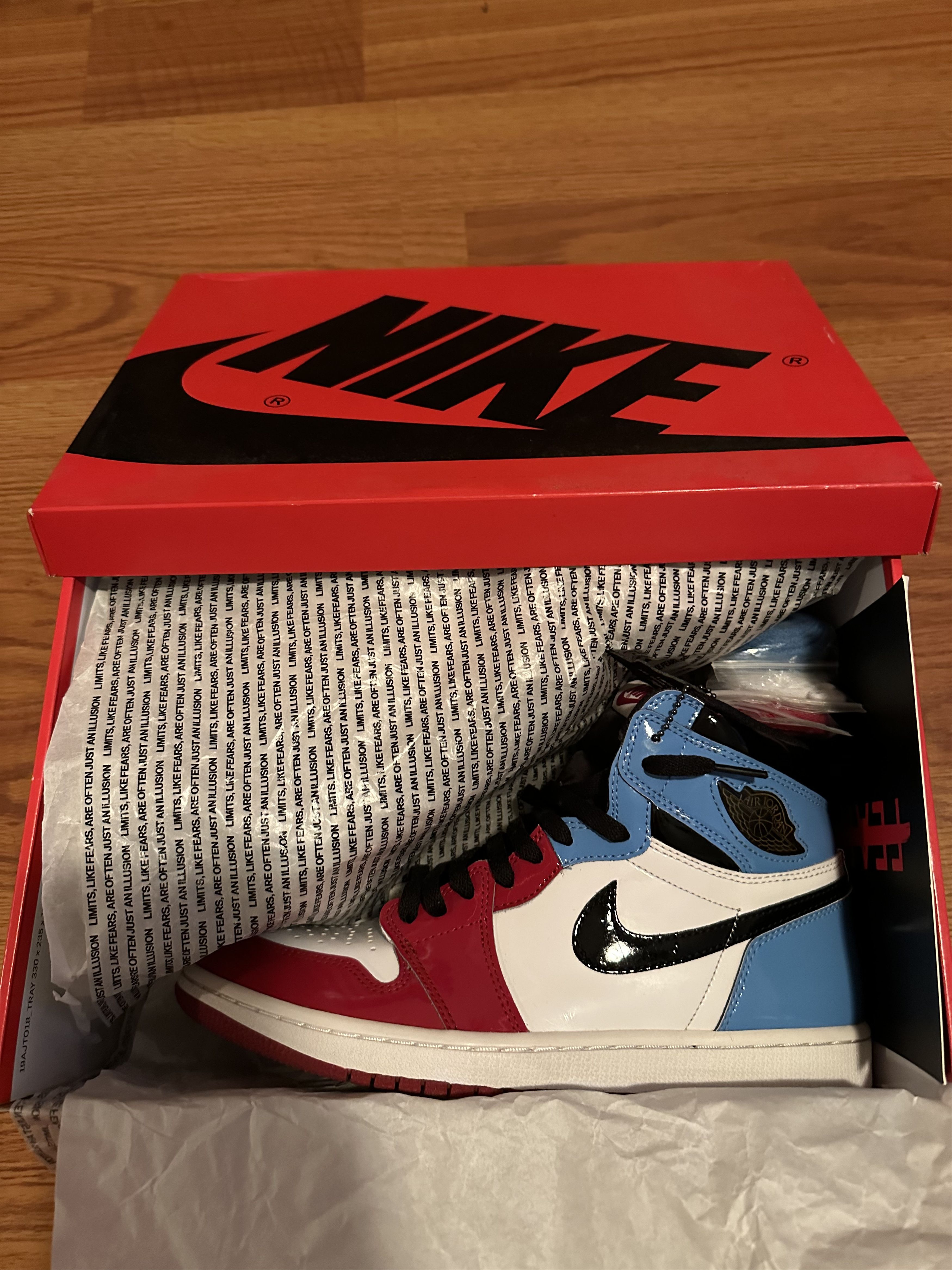 Jordan Brand Jordan Retro 1 Fearless Size US 9.5 / EU 42-43 - 1 Thumbnail