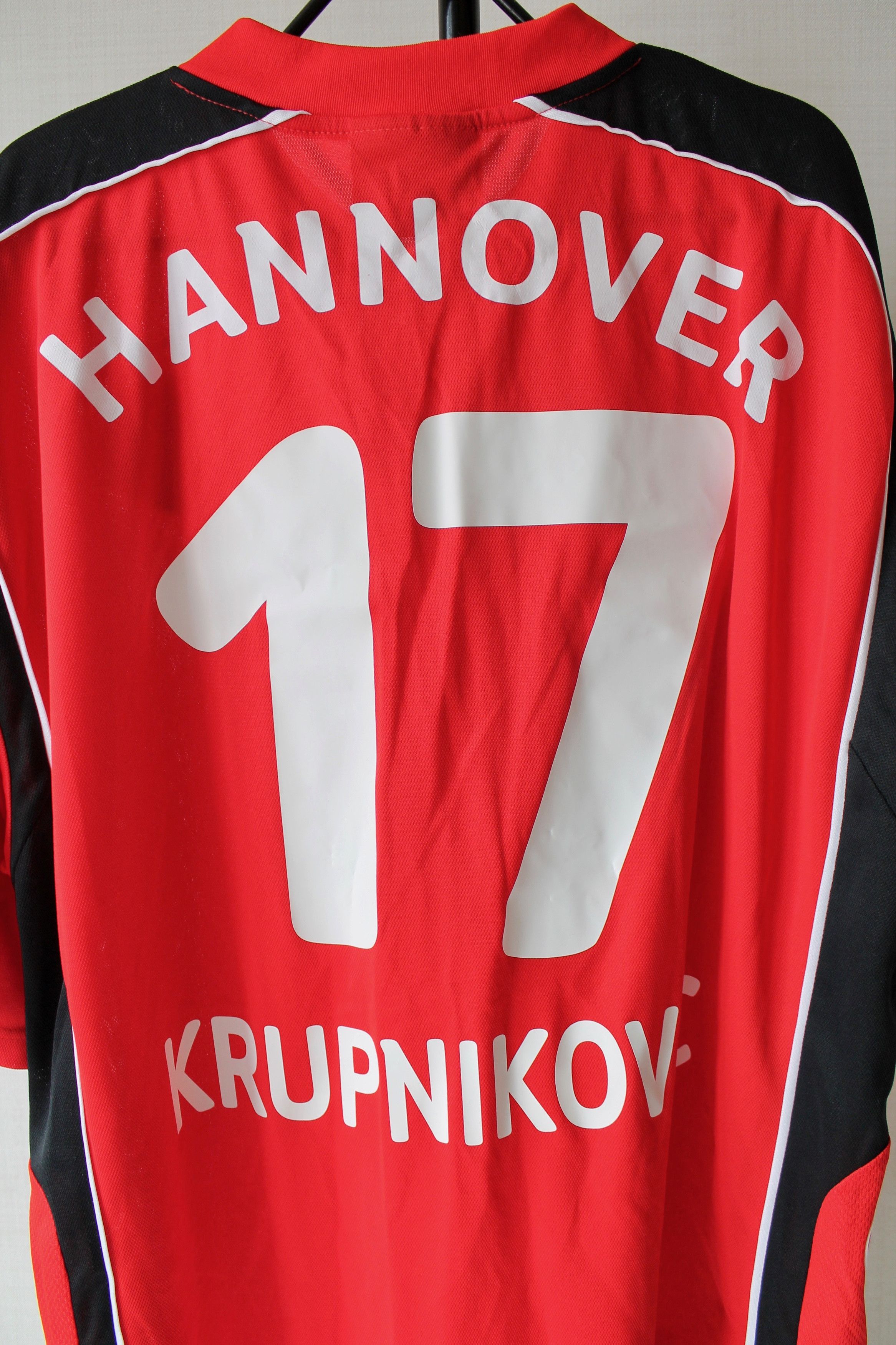 Vintage 2004 Hannover 96 Home #17 Krupnikovic Soccer Jersey shirt Size US XXL / EU 58 / 5 - 9 Thumbnail