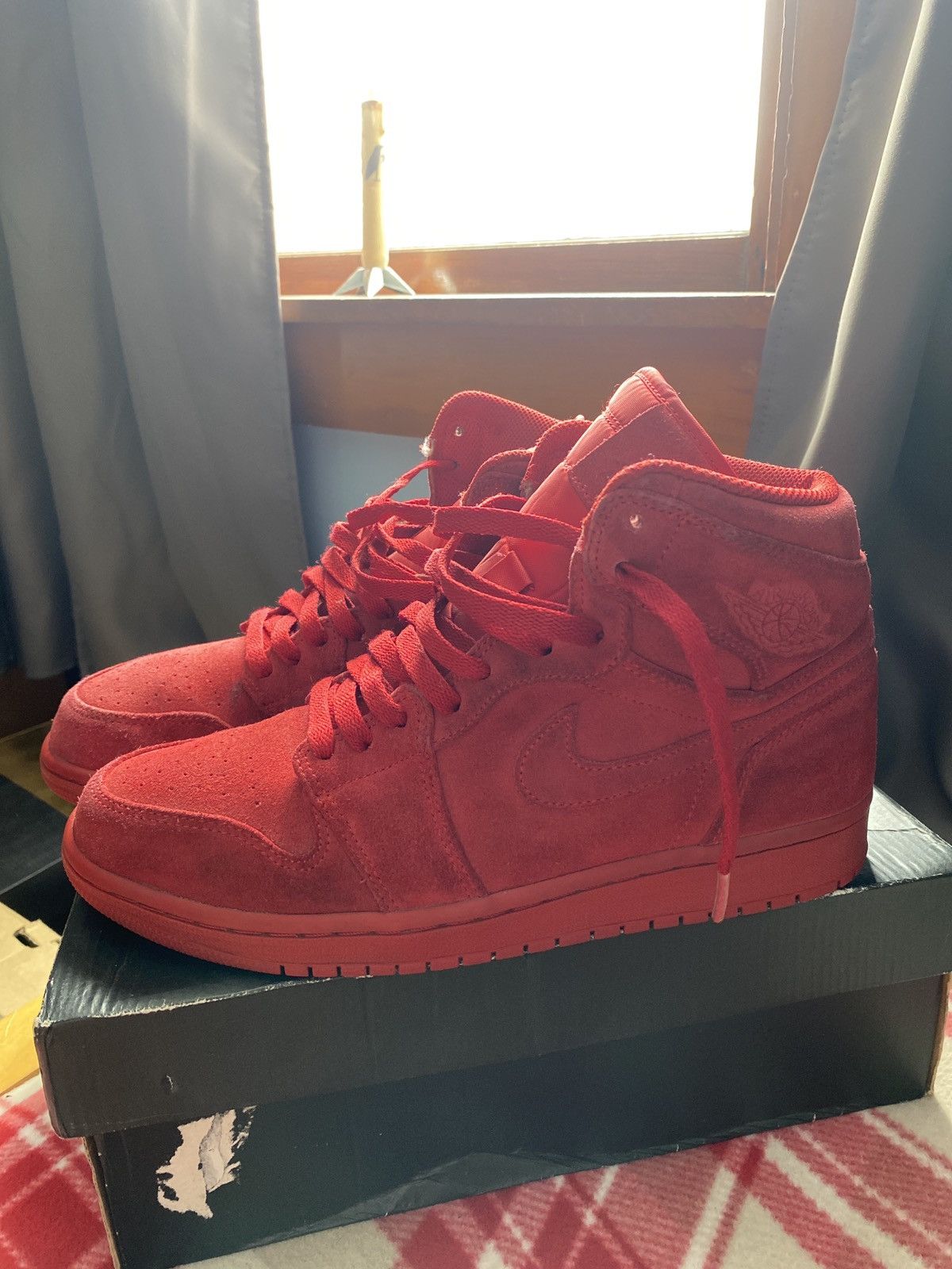 Jordan Brand Jordan 1 High Red Suede Size US 9 / EU 42 - 1 Thumbnail