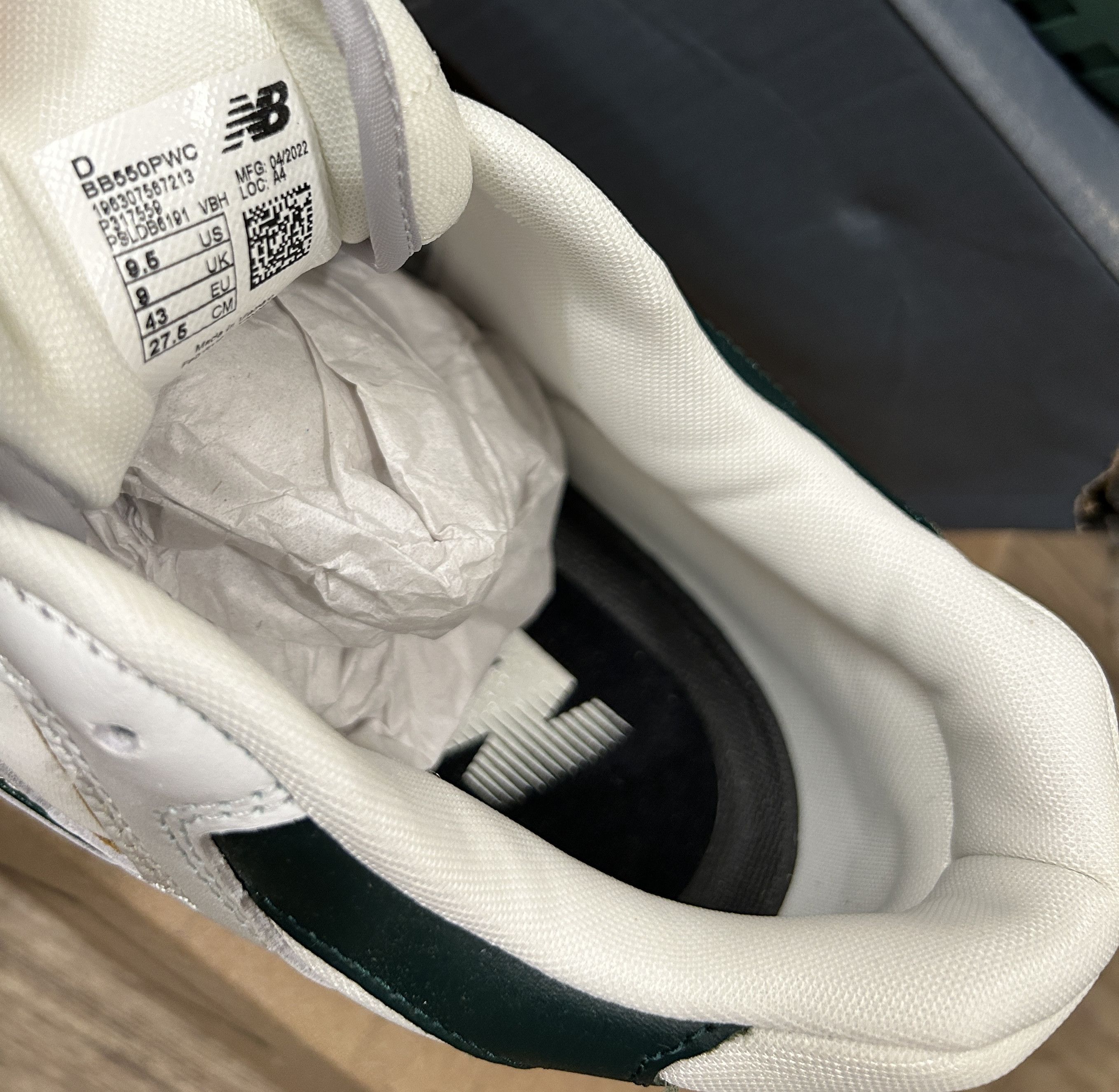 New Balance New Balance 550 Nightwatch Green / BB550PWC / Brand New Size US 9.5 / EU 42-43 - 7 Thumbnail