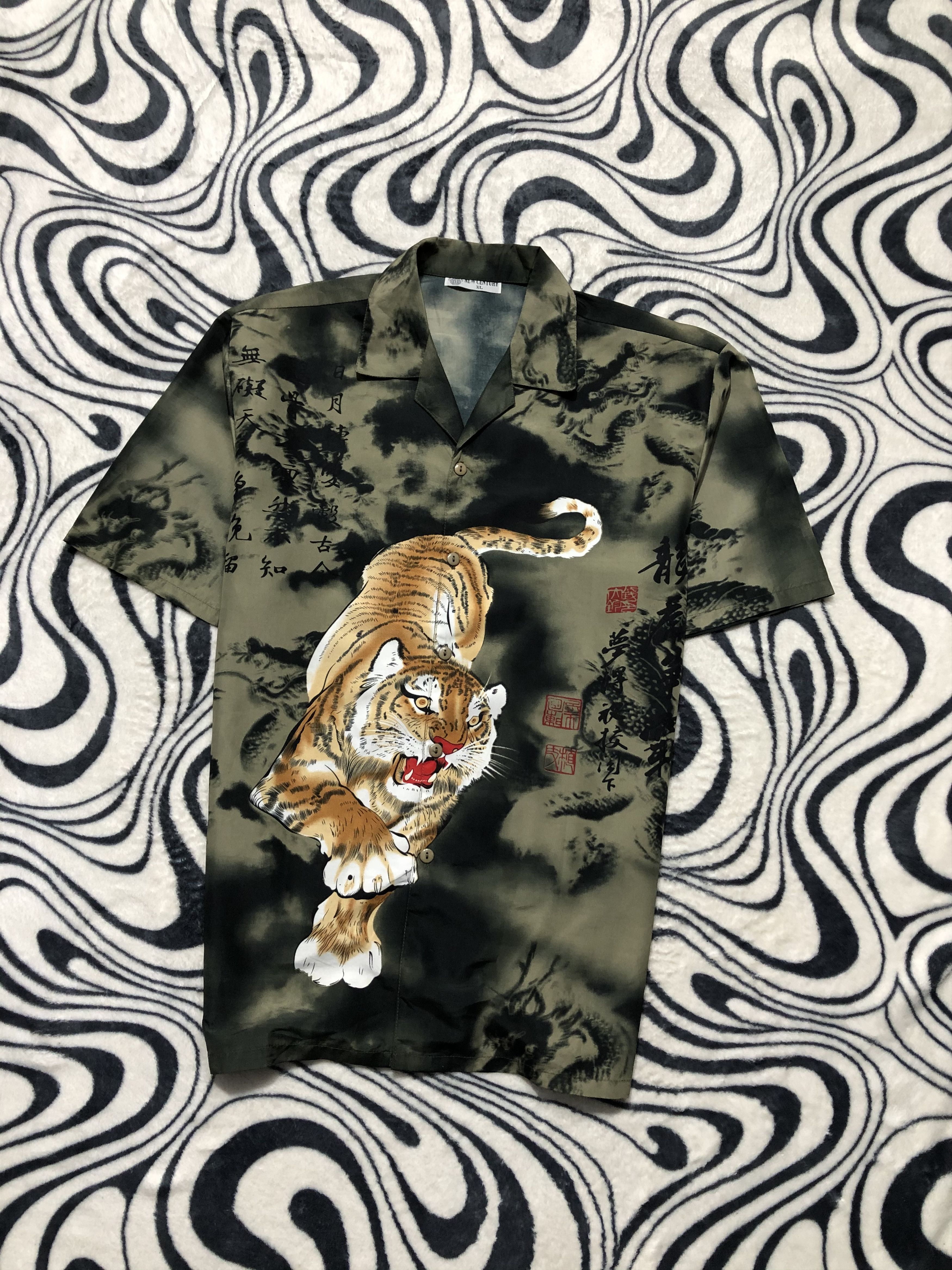 Japanese Brand Hawaiian Shirt Vintage Tiger Print Size US L / EU 52-54 / 3 - 1 Thumbnail