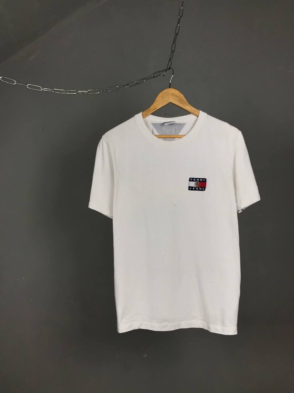 Tommy Hilfiger Tommy Hilfiger luxury streetwear big logo overprinted tee Size US S / EU 44-46 / 1 - 1 Thumbnail