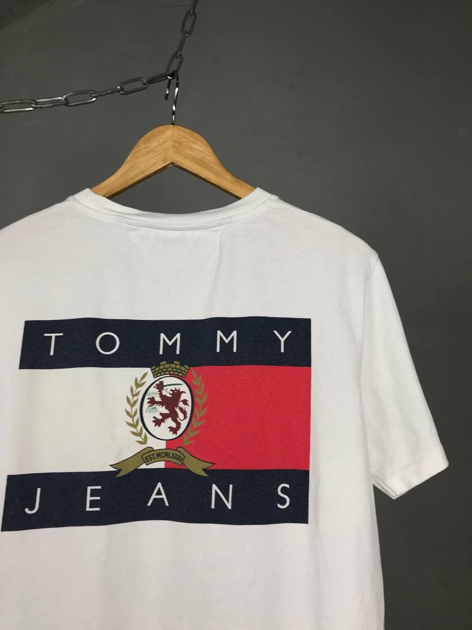 Tommy Hilfiger Tommy Hilfiger luxury streetwear big logo overprinted tee Size US S / EU 44-46 / 1 - 7 Thumbnail