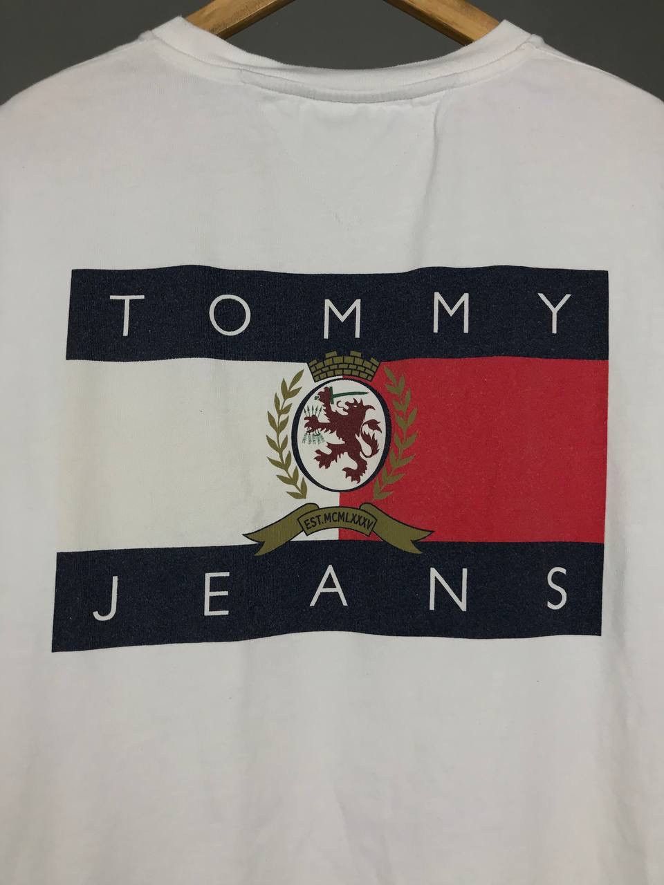 Tommy Hilfiger Tommy Hilfiger luxury streetwear big logo overprinted tee Size US S / EU 44-46 / 1 - 8 Thumbnail